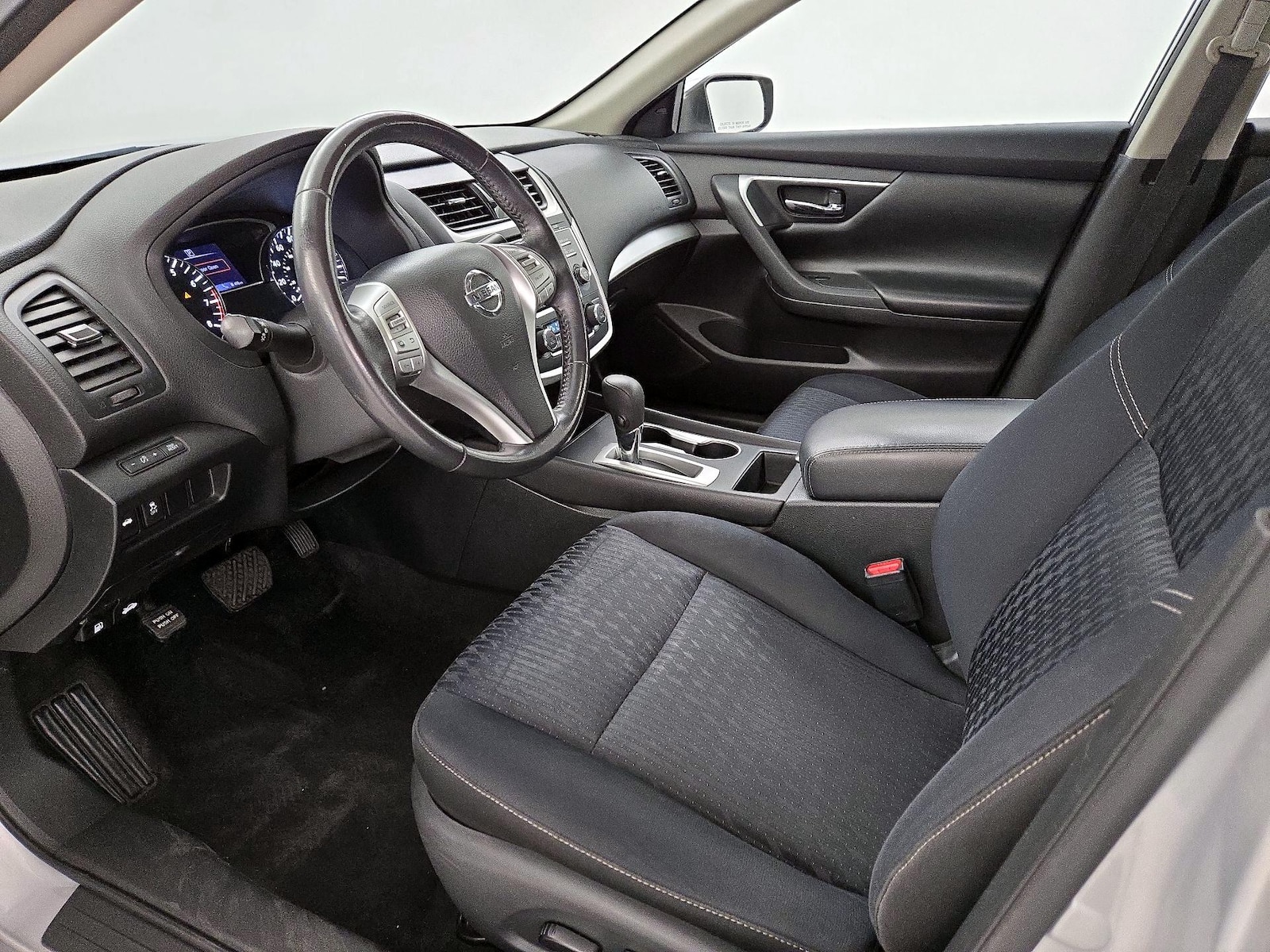 2017 Nissan Altima SV - Photo 12