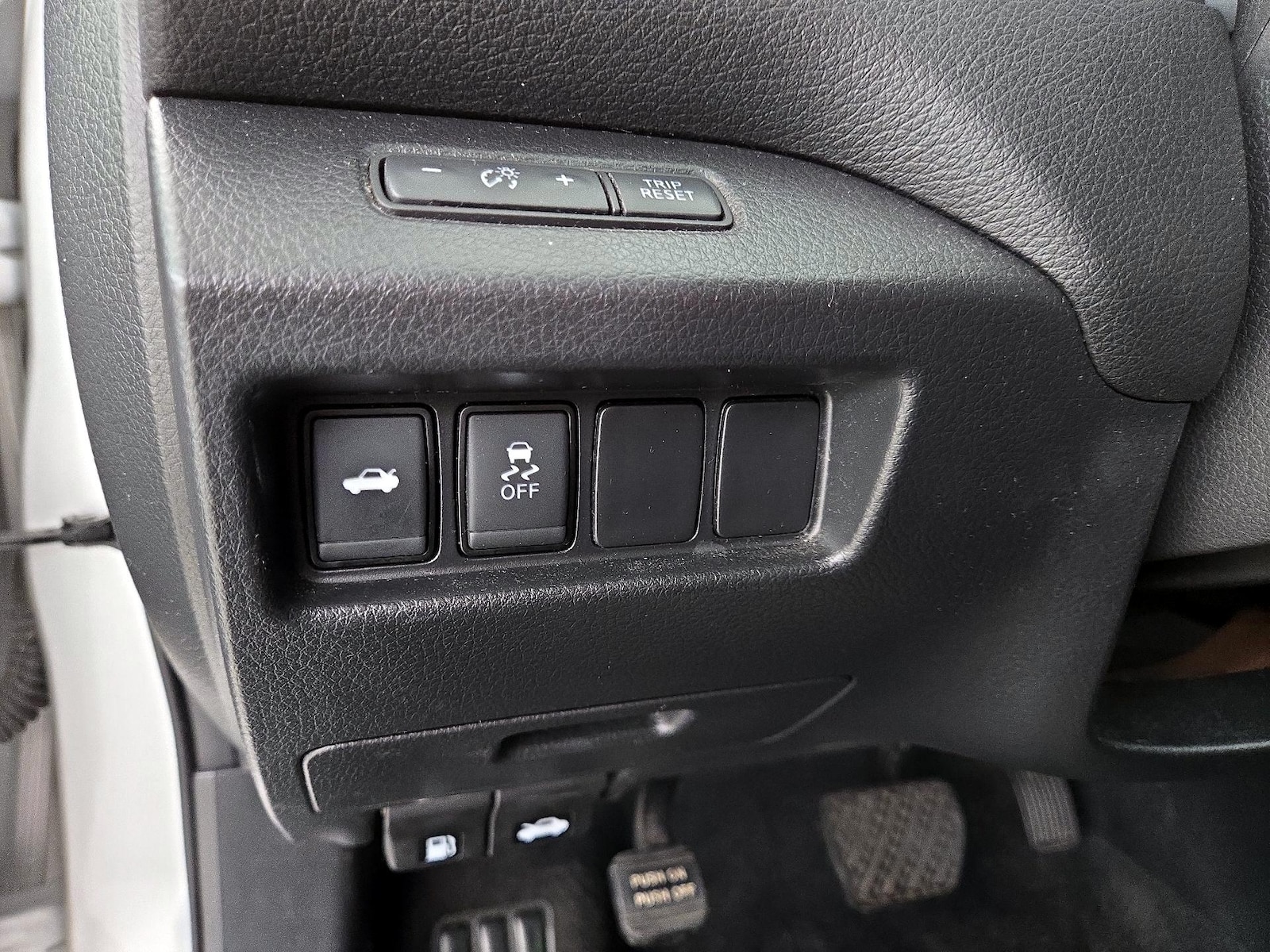 2017 Nissan Altima SV - Photo 14