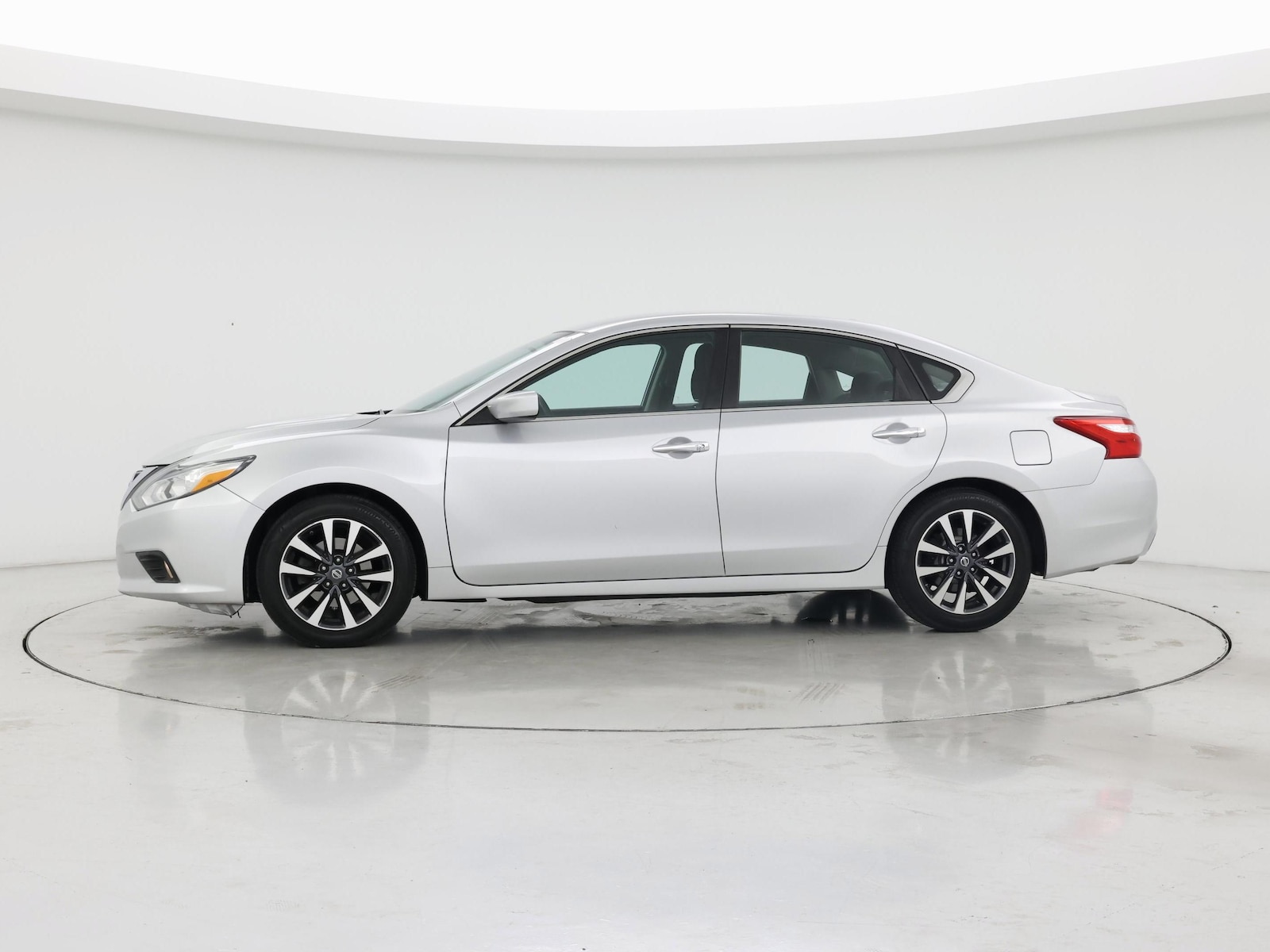 2017 Nissan Altima SV - Photo 4