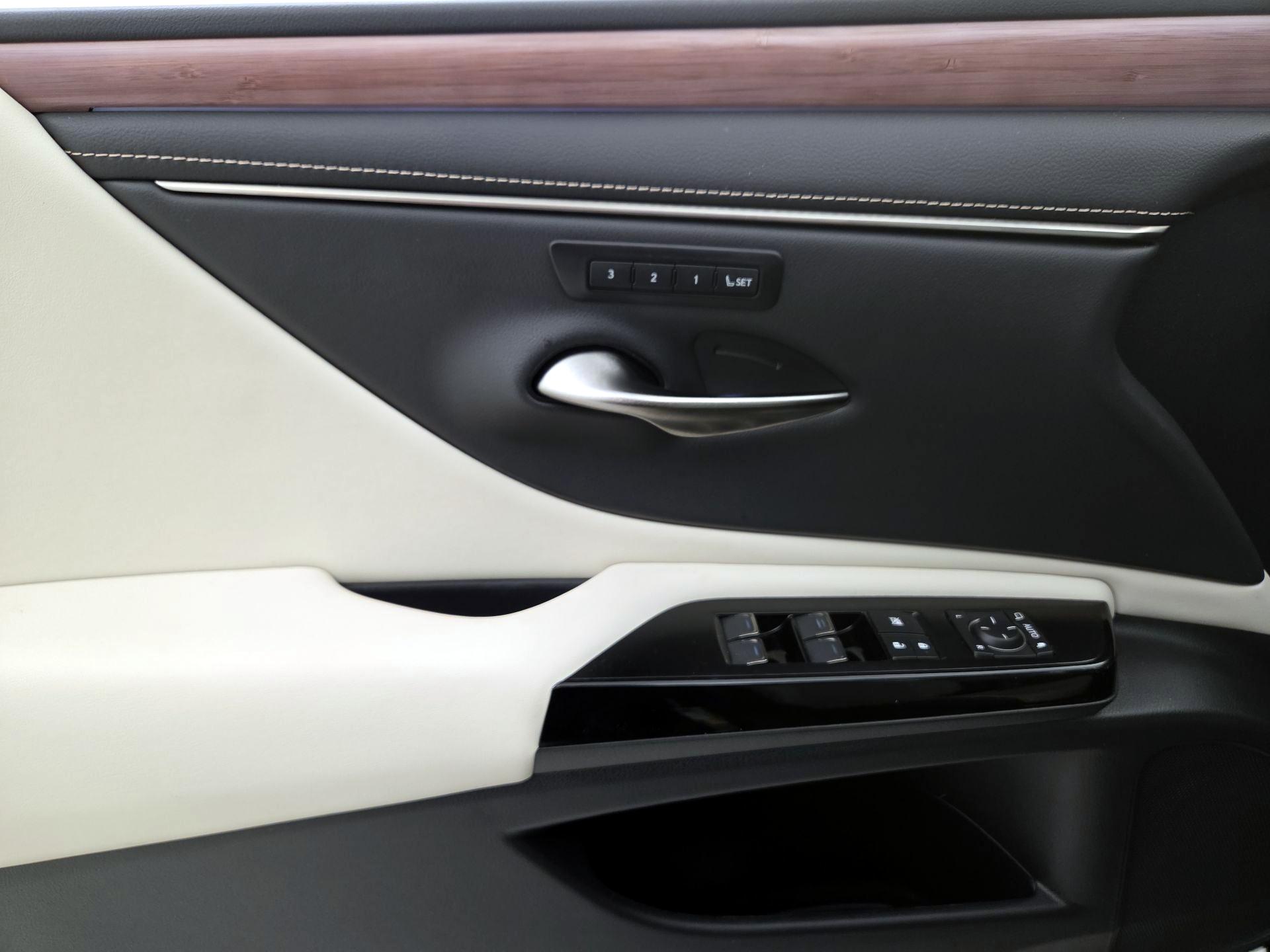 Thumbnail: 2023 Lexus ES - 12