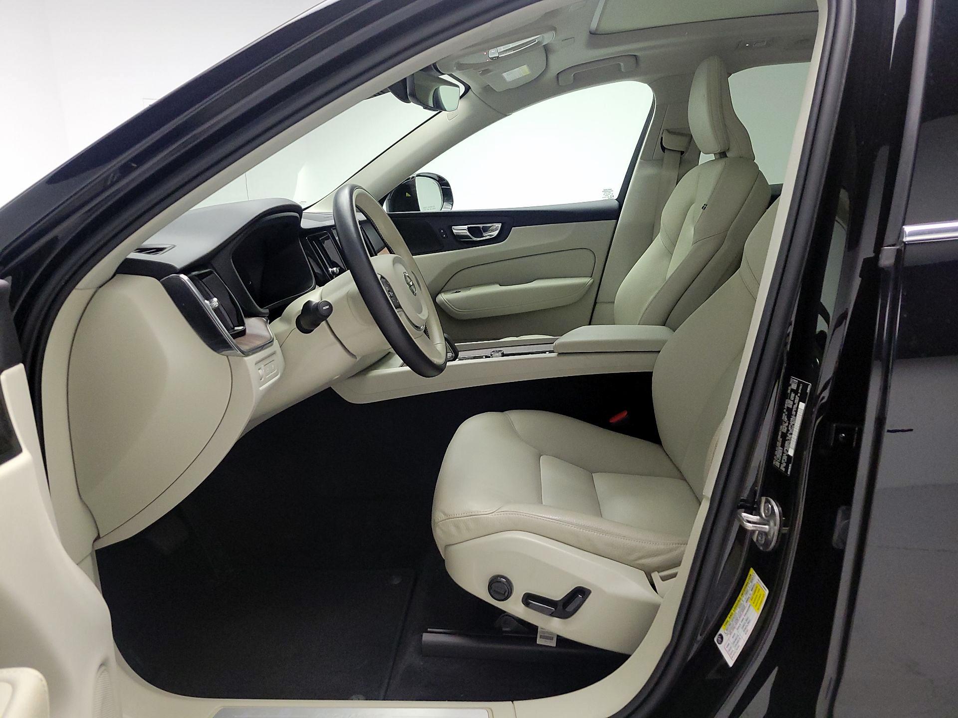 Thumbnail: 2022 Volvo XC60 - 11