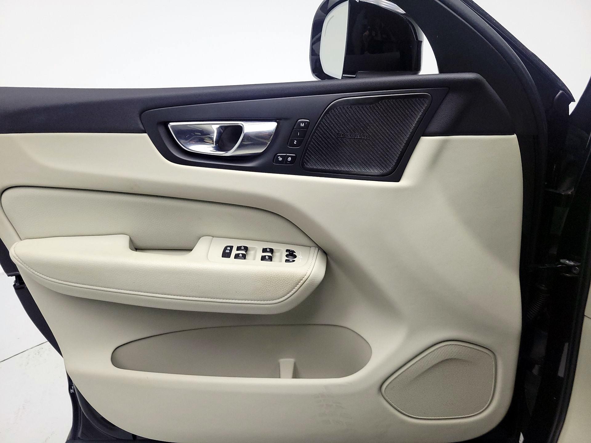 Thumbnail: 2022 Volvo XC60 - 12