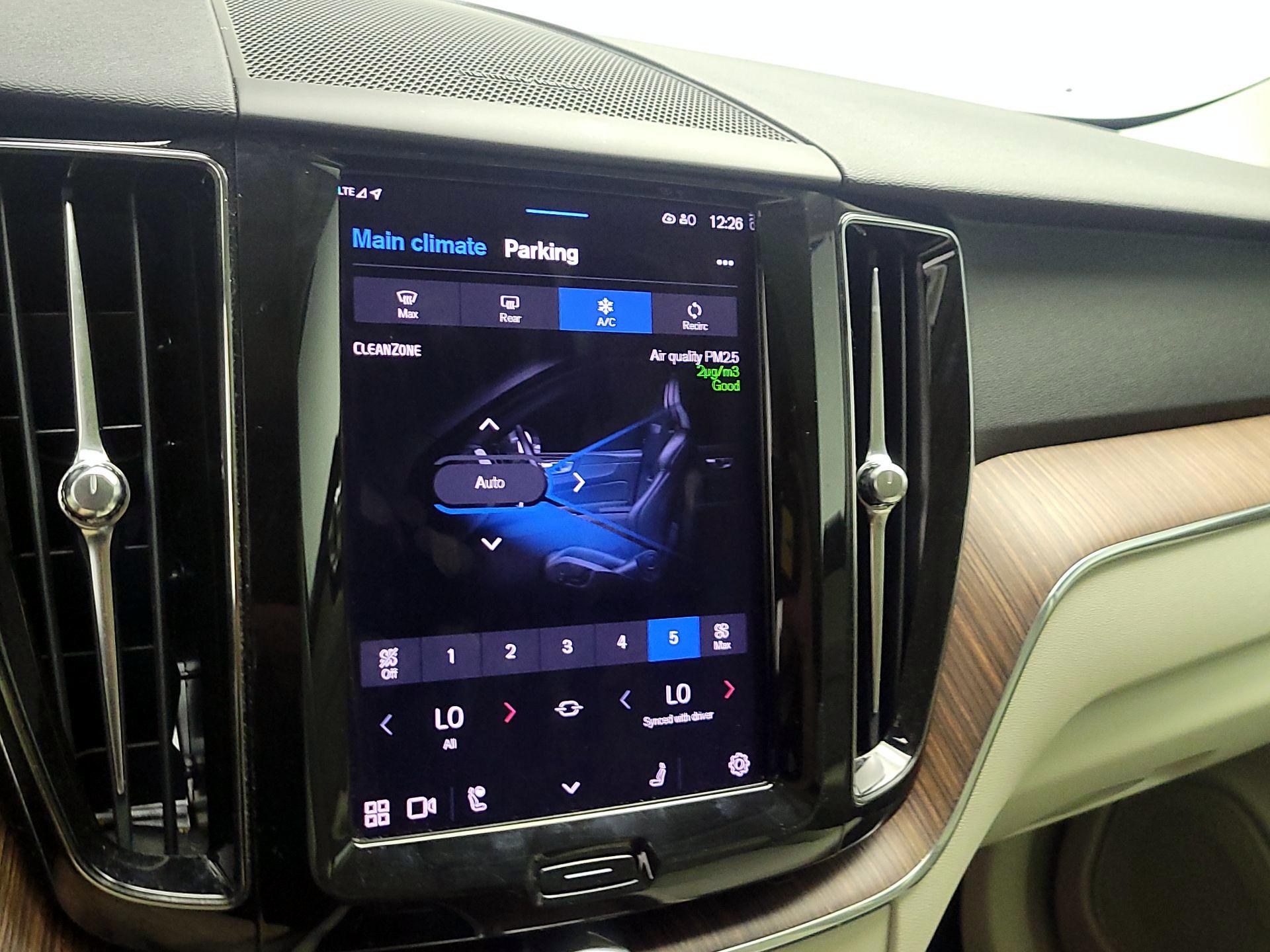 Thumbnail: 2022 Volvo XC60 - 16
