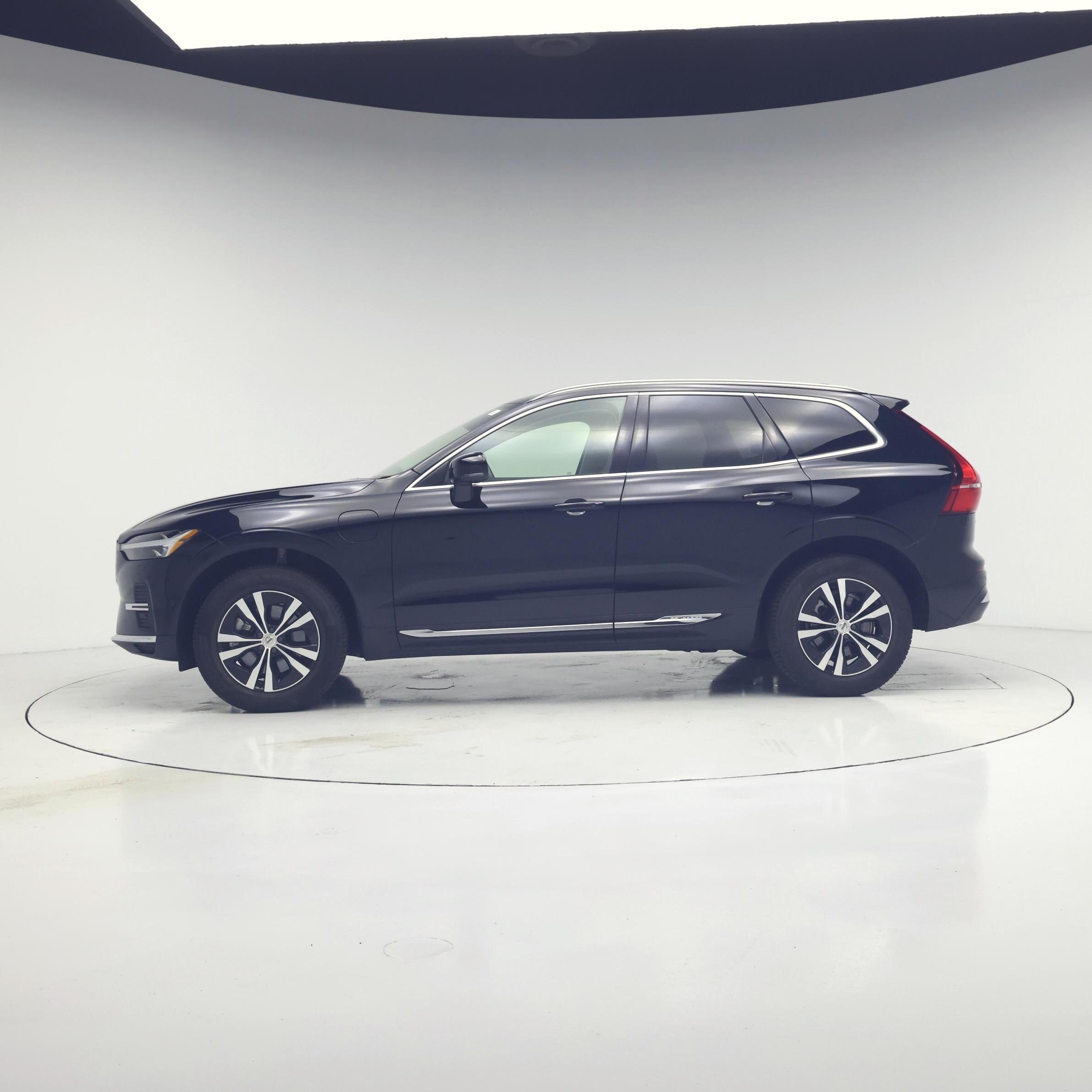 Thumbnail: 2022 Volvo XC60 - 3