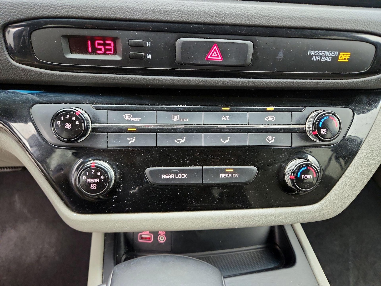 2018 Kia Sedona LX - Photo 17