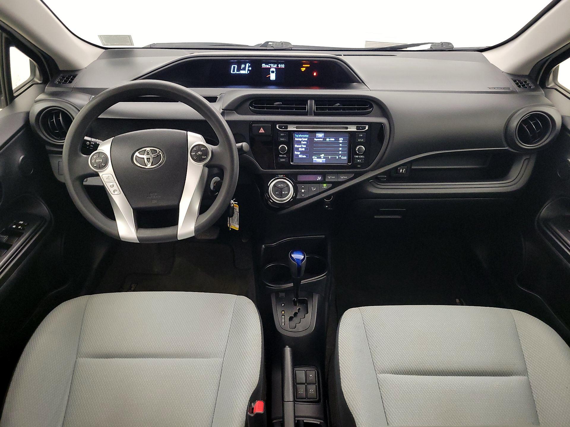 Thumbnail: 2015 Toyota Prius c - 9