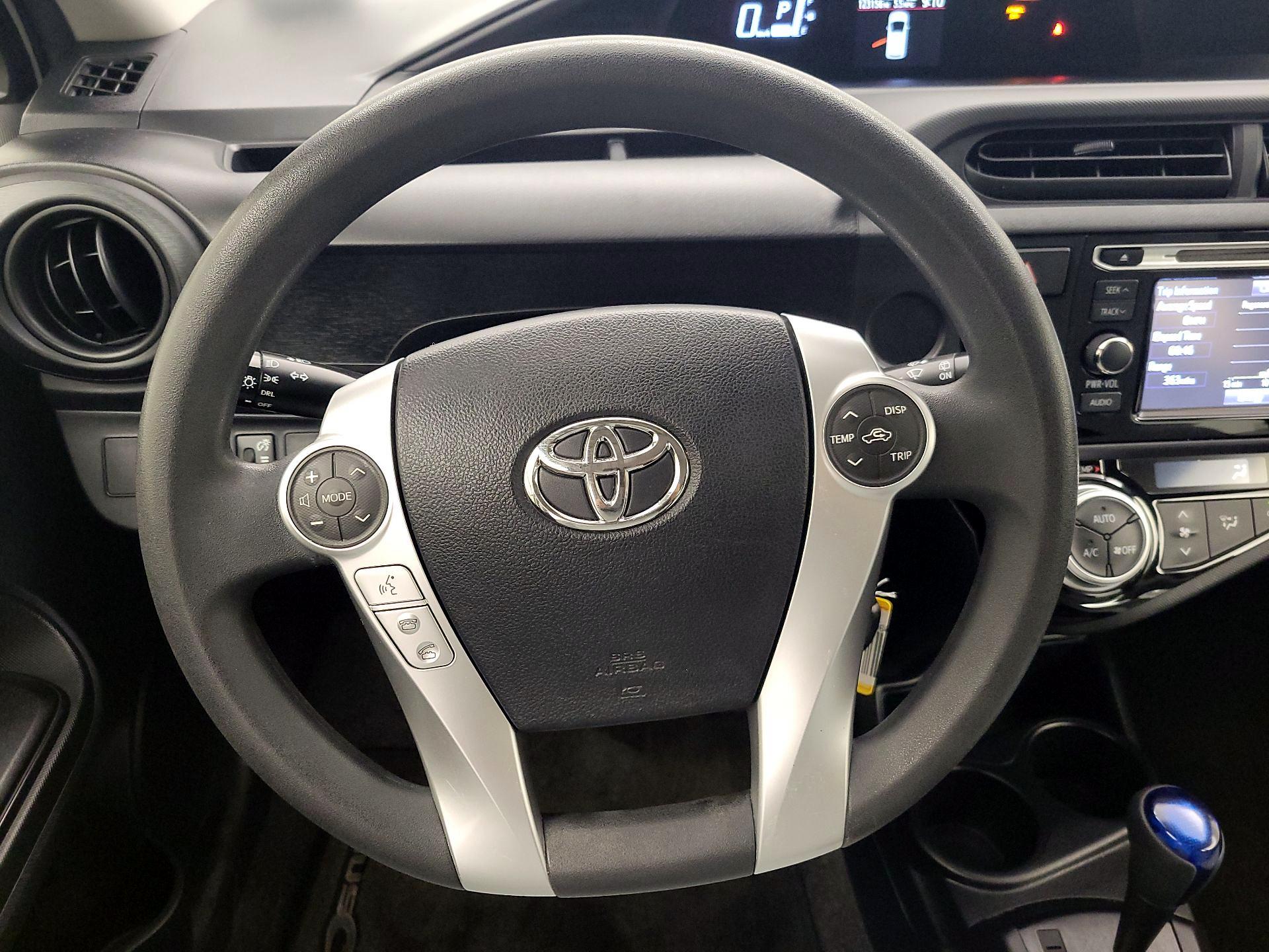 Thumbnail: 2015 Toyota Prius c - 10