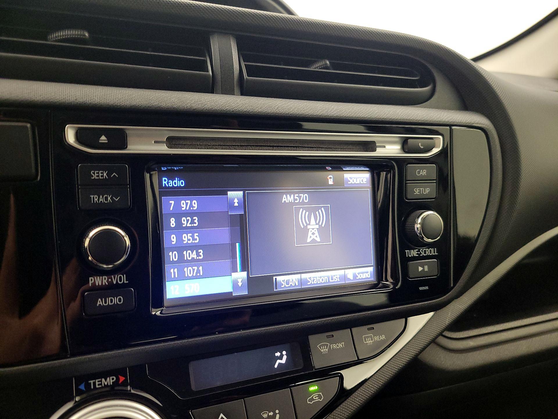 Thumbnail: 2015 Toyota Prius c - 14