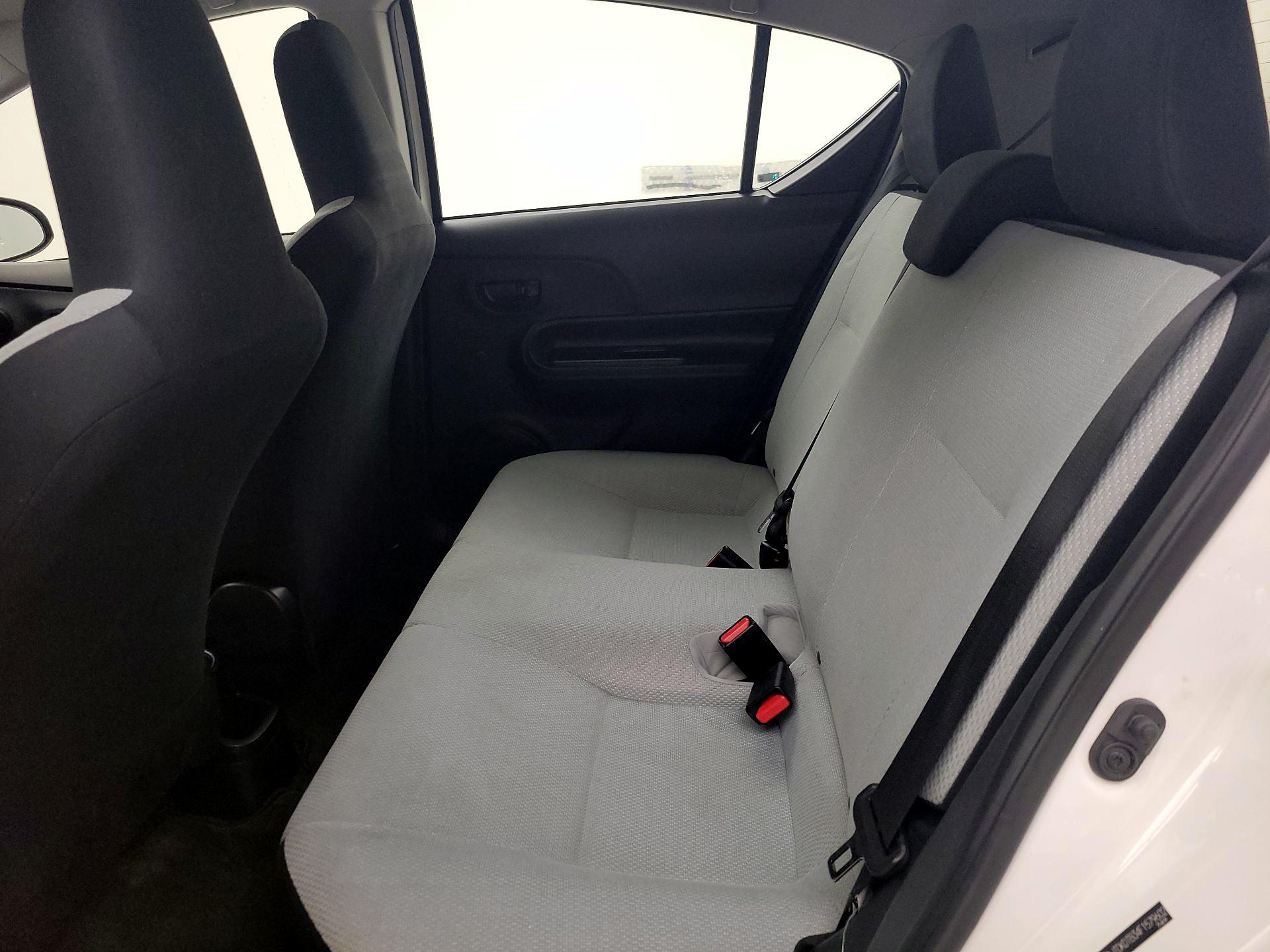Thumbnail: 2015 Toyota Prius c - 17