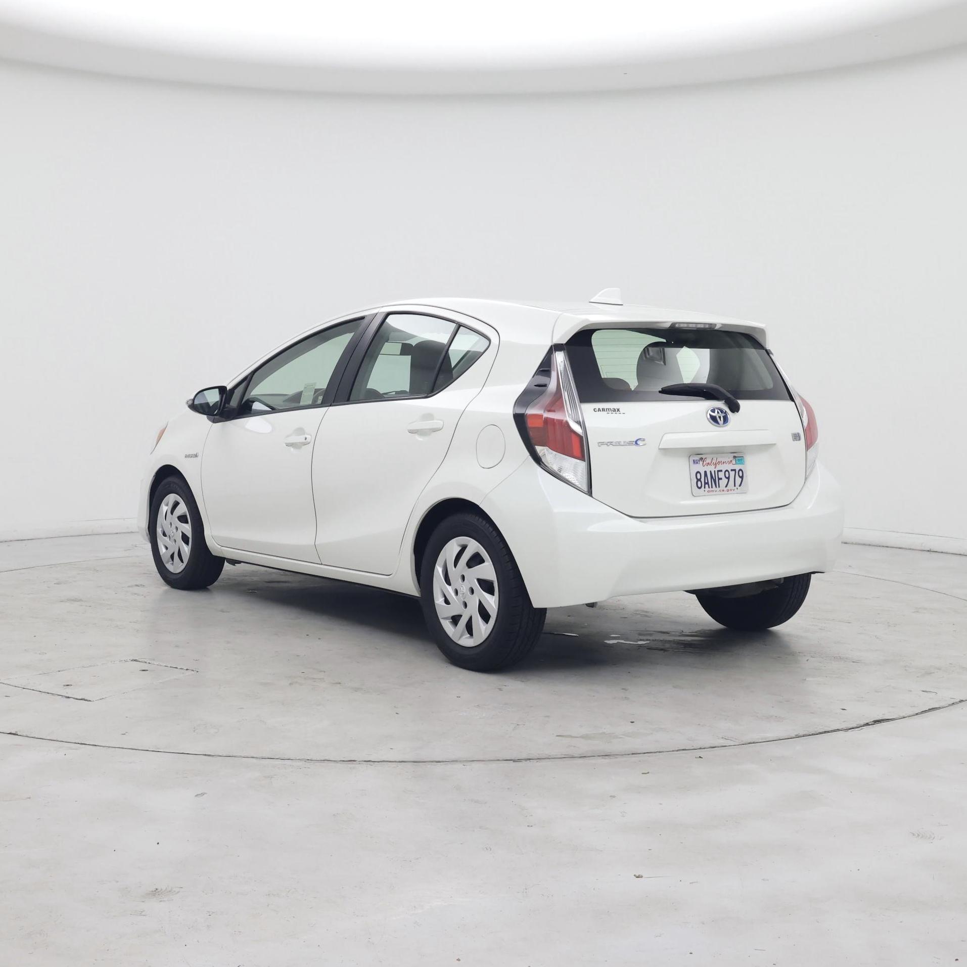 Thumbnail: 2015 Toyota Prius c - 2