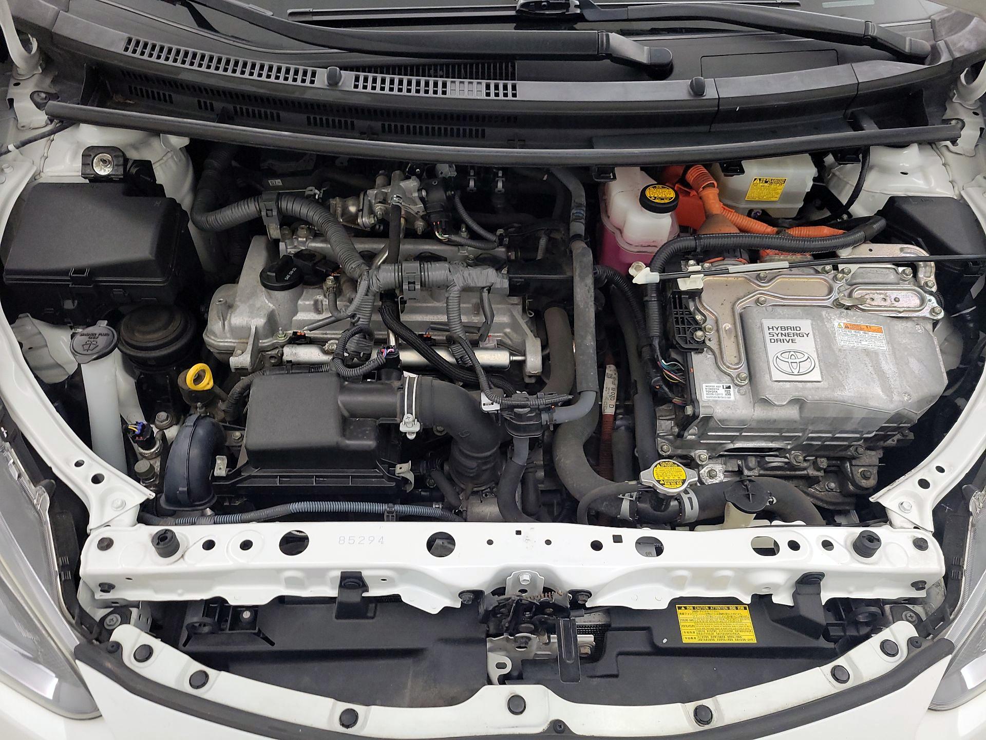 Thumbnail: 2015 Toyota Prius c - 19