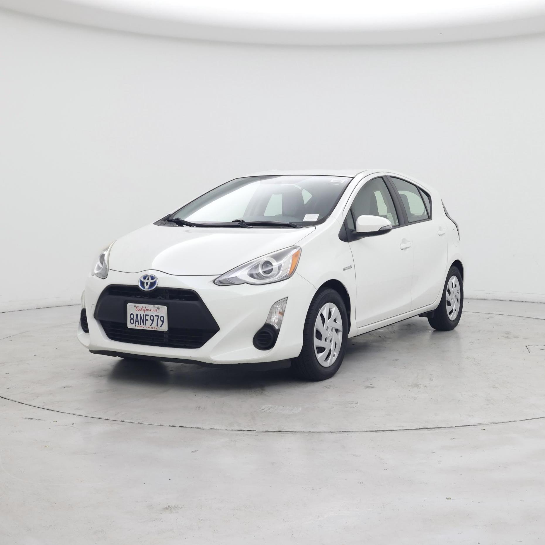 Thumbnail: 2015 Toyota Prius c - 4