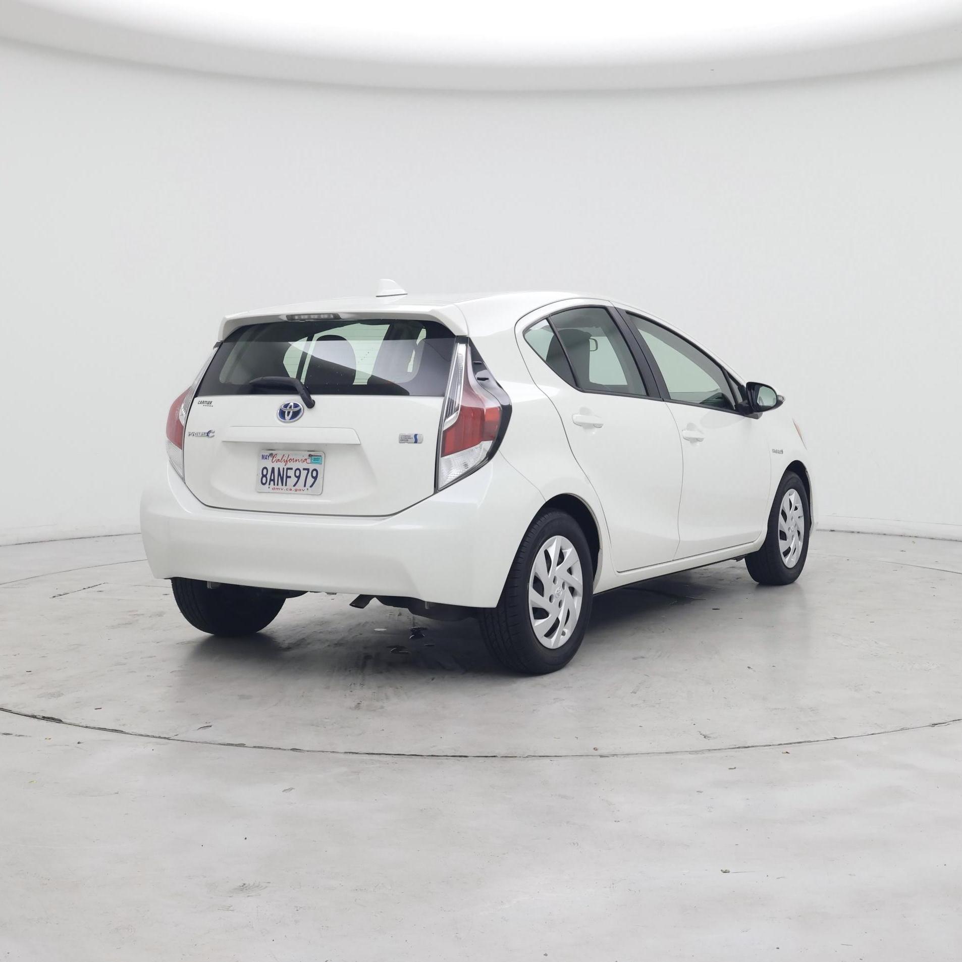 Thumbnail: 2015 Toyota Prius c - 8