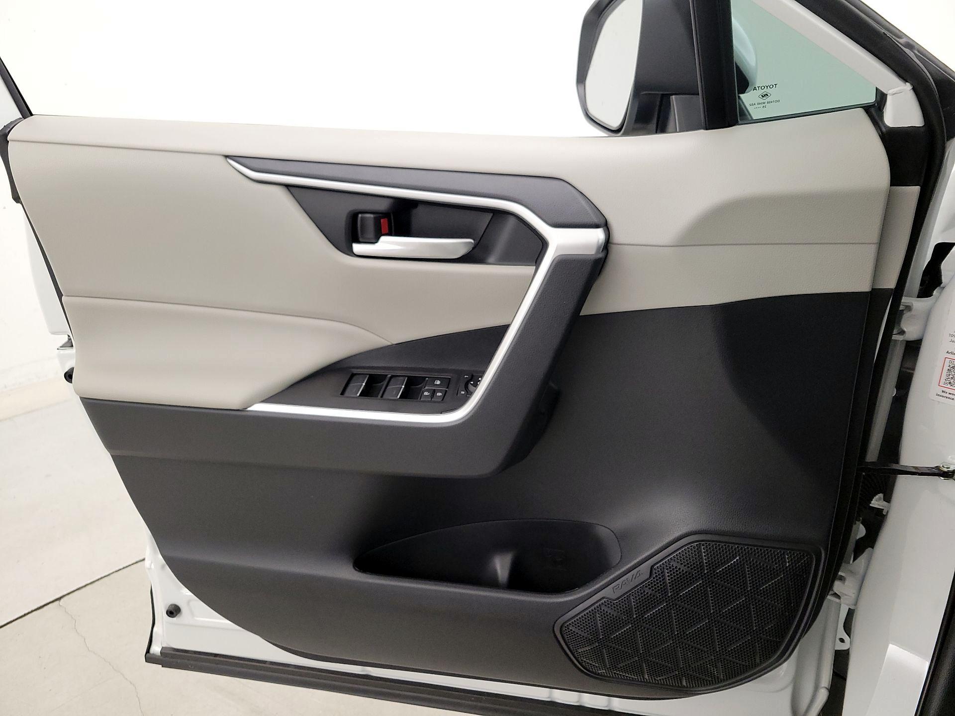 Thumbnail: 2025 Toyota RAV4 - 12