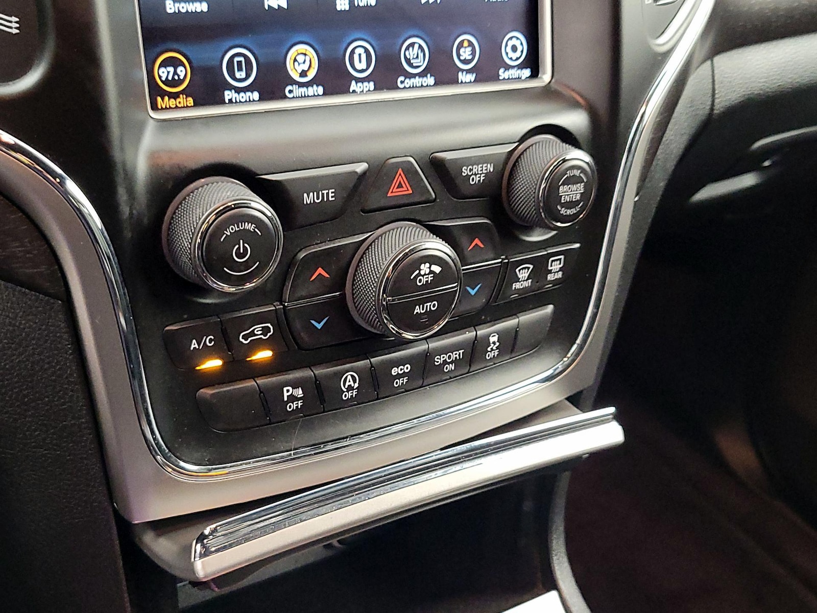 2018 Jeep Grand Cherokee Altitude - Photo 17