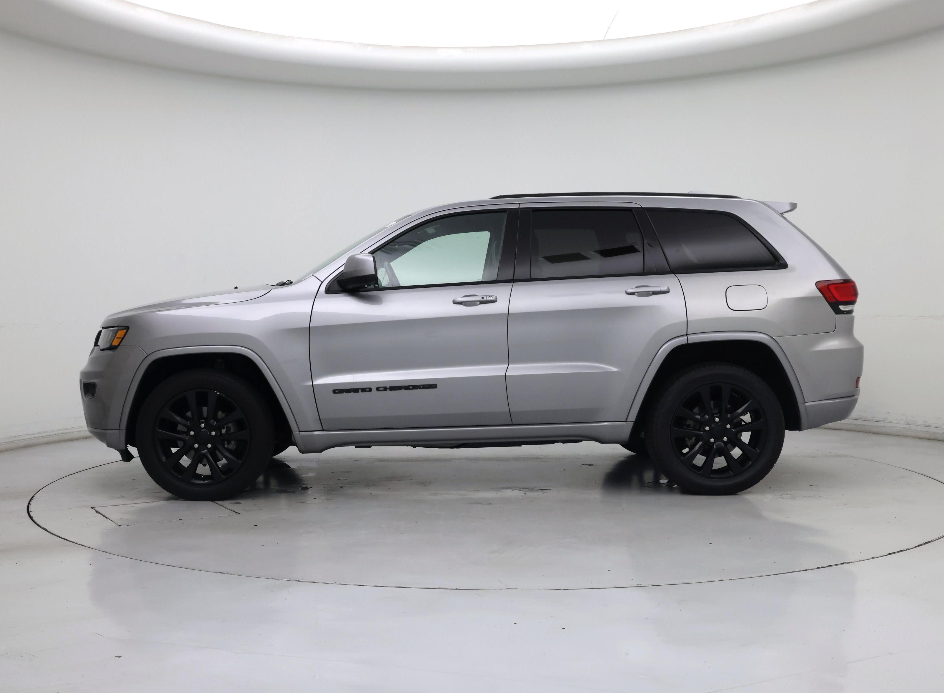 Thumbnail: 2018 Jeep Grand Cherokee - 3