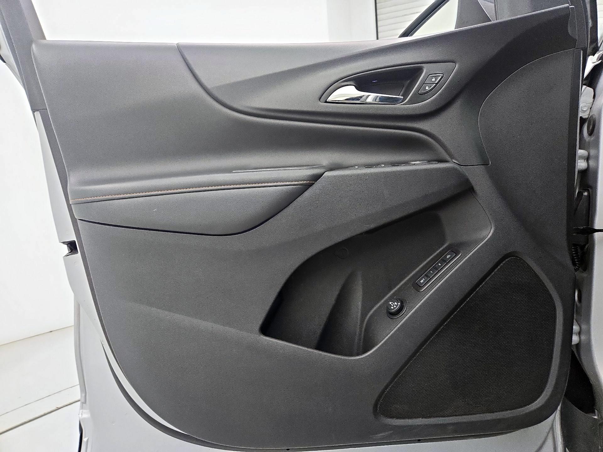 Thumbnail: 2018 Chevrolet Equinox - 12