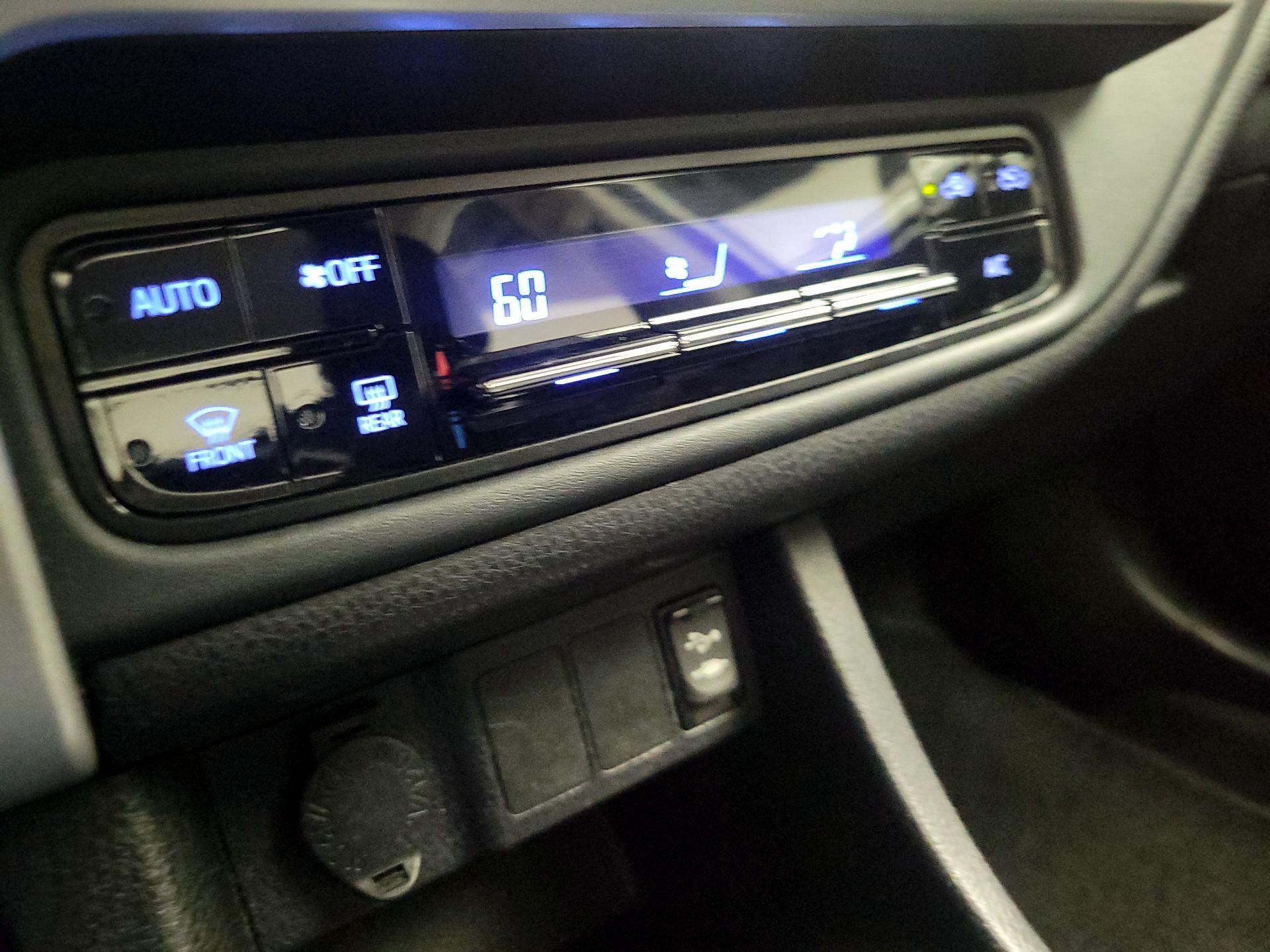 Thumbnail: 2019 Toyota Corolla - 16