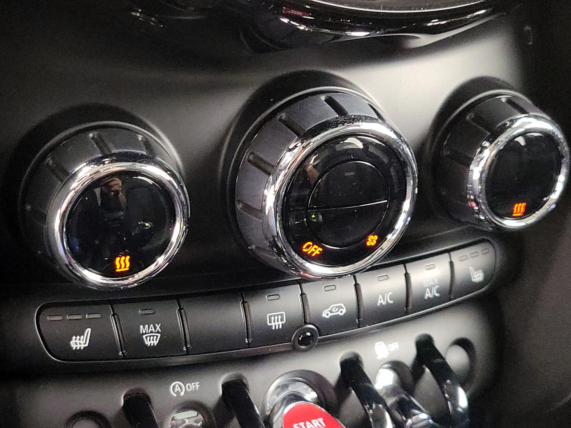 Thumbnail: 2019 MINI Cooper Hardtop - 16