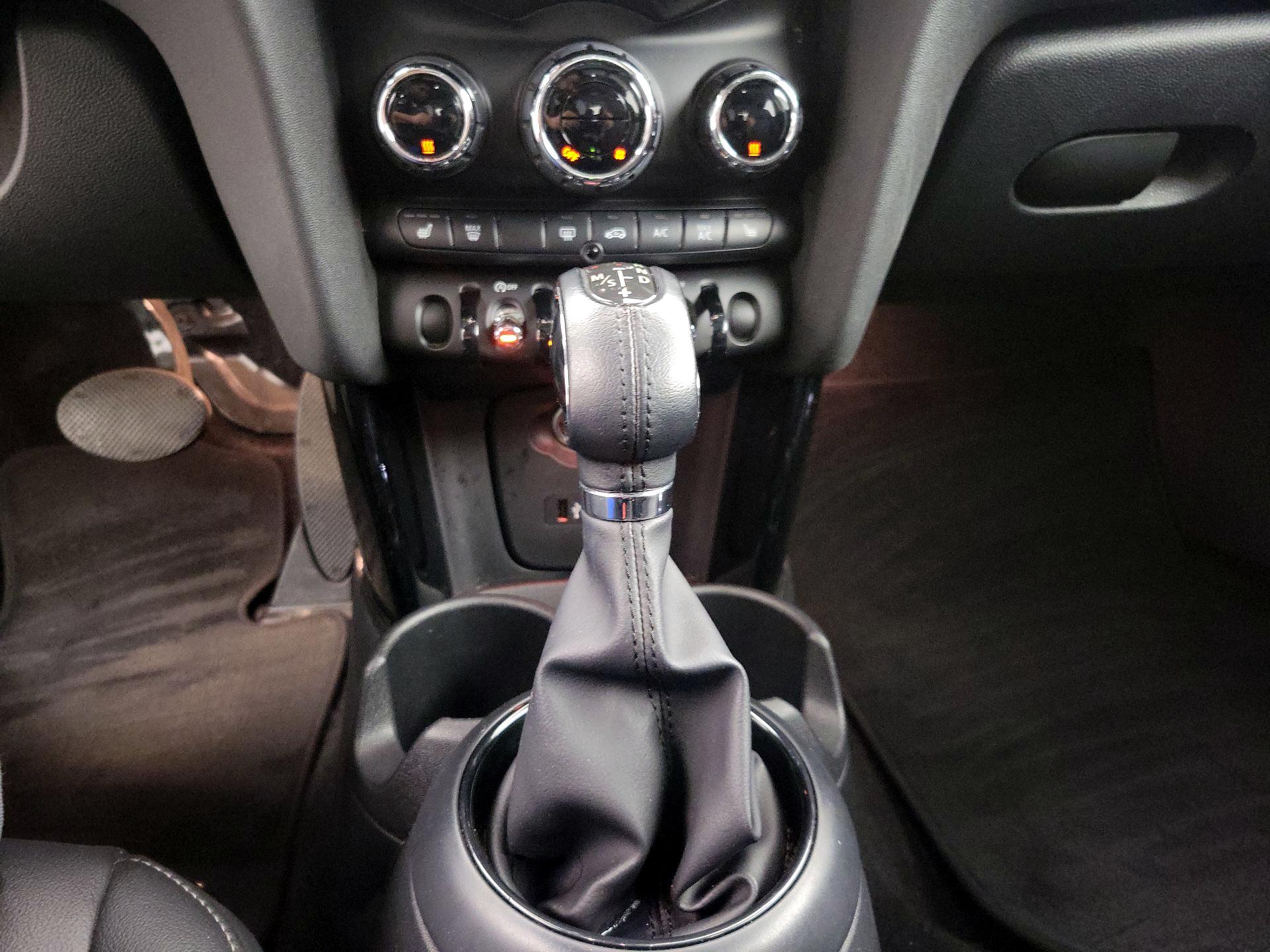 Thumbnail: 2019 MINI Cooper Hardtop - 17