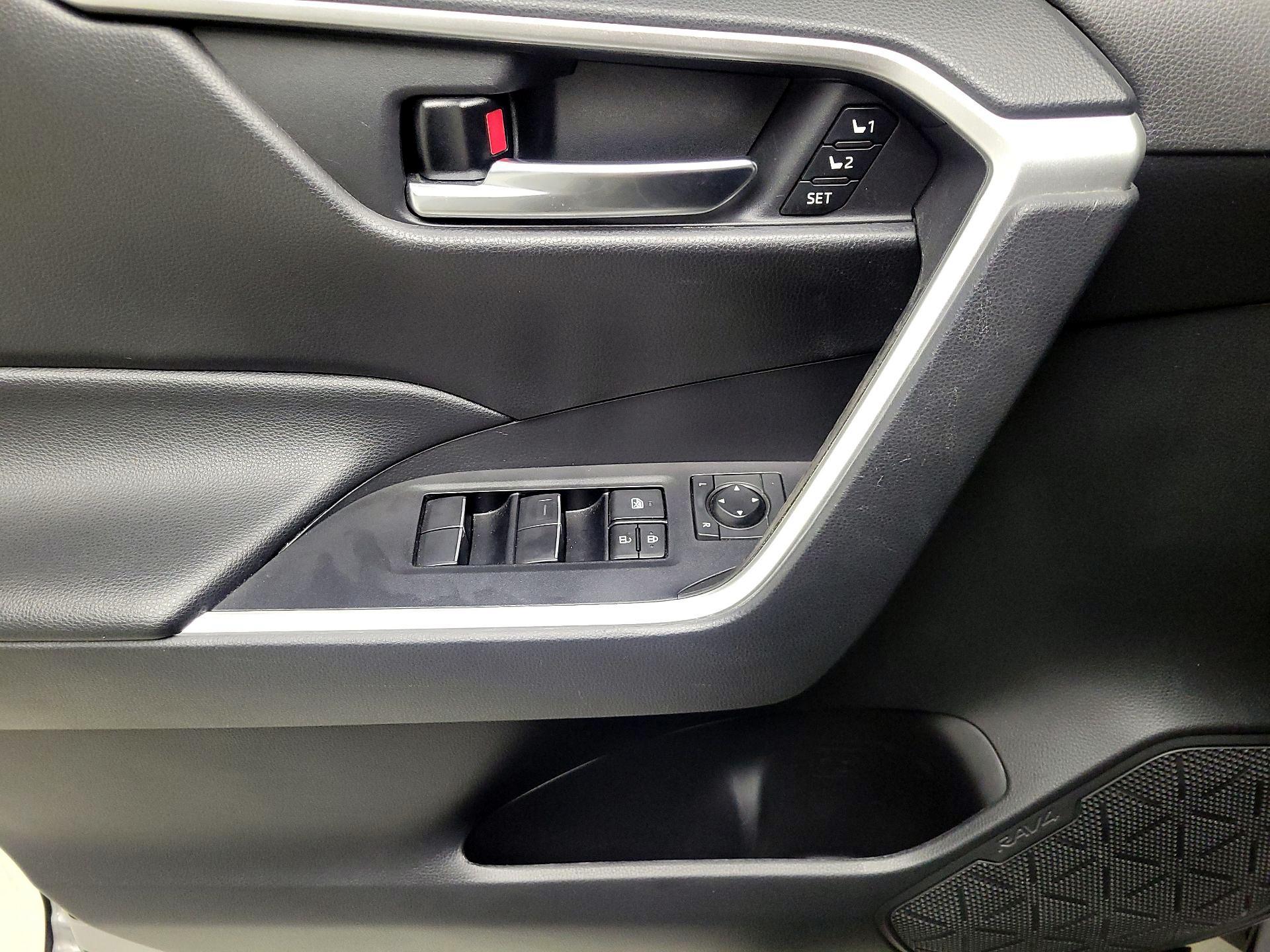 Thumbnail: 2021 Toyota RAV4 - 12