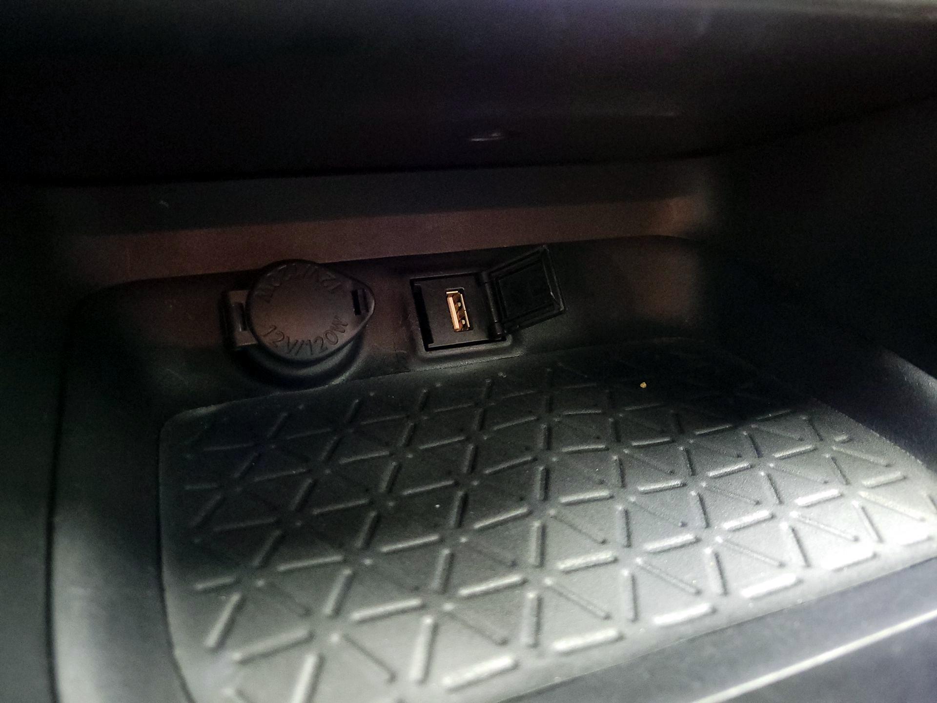 Thumbnail: 2021 Toyota RAV4 - 18
