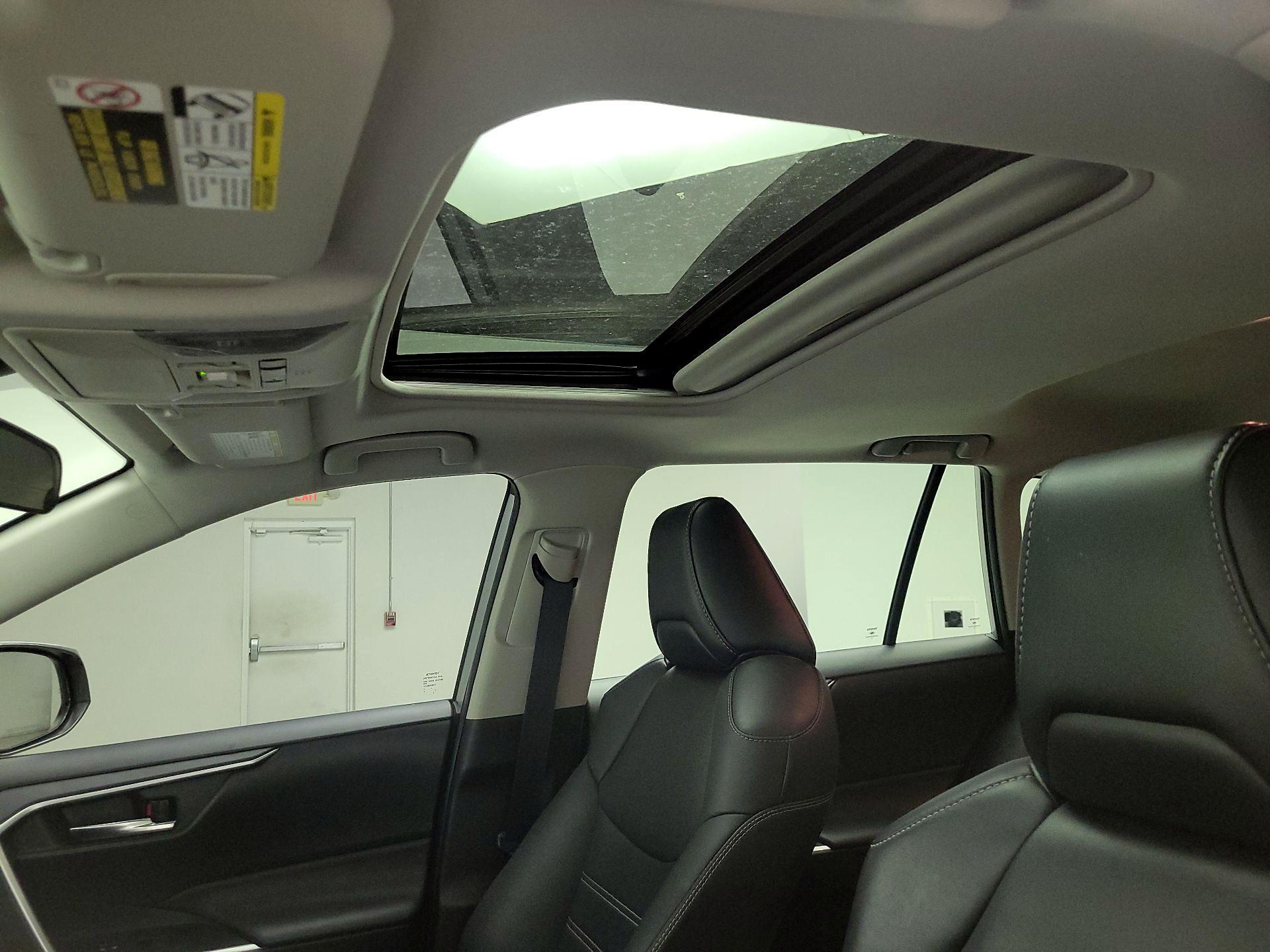 Thumbnail: 2021 Toyota RAV4 - 19
