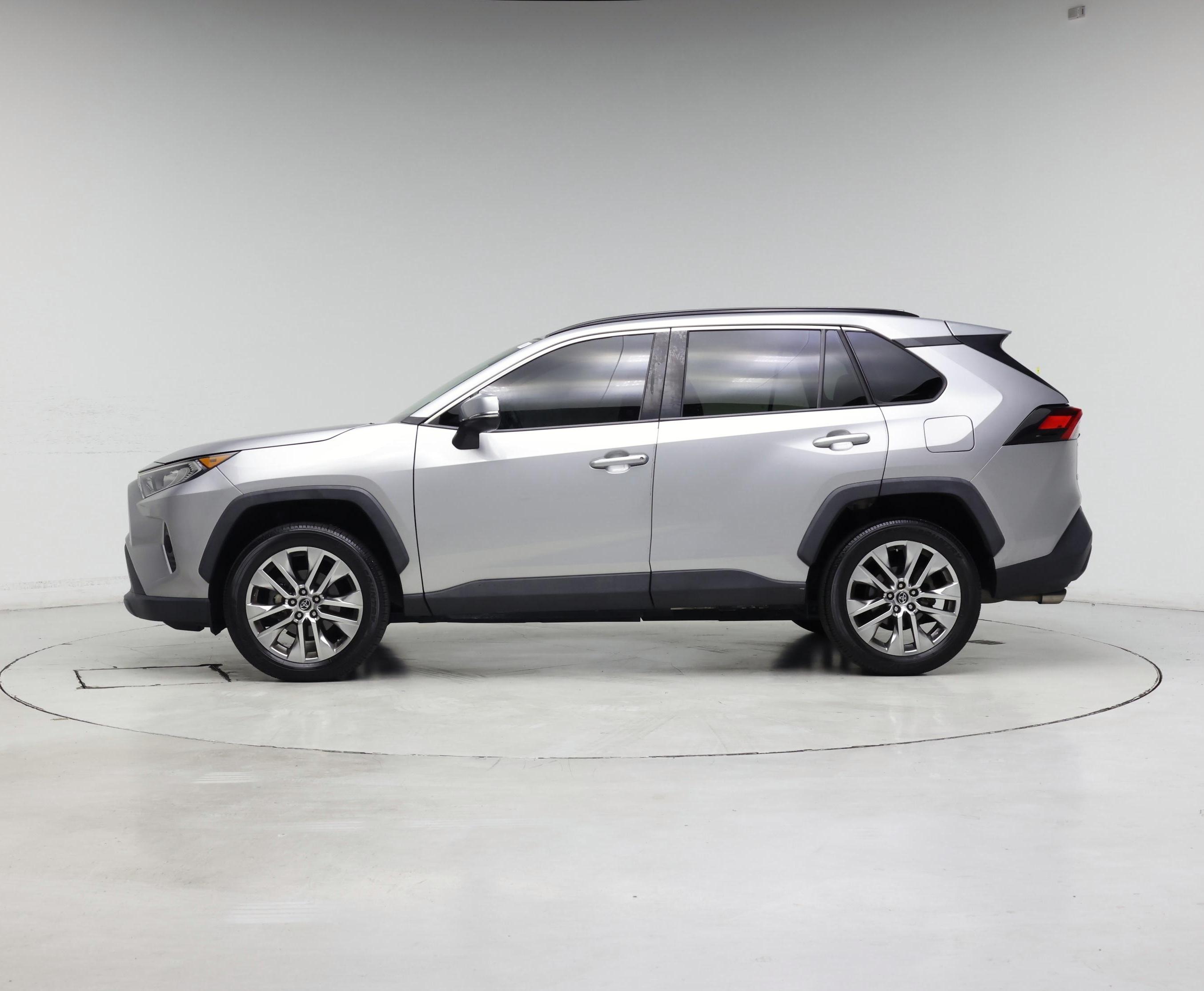 Thumbnail: 2021 Toyota RAV4 - 3