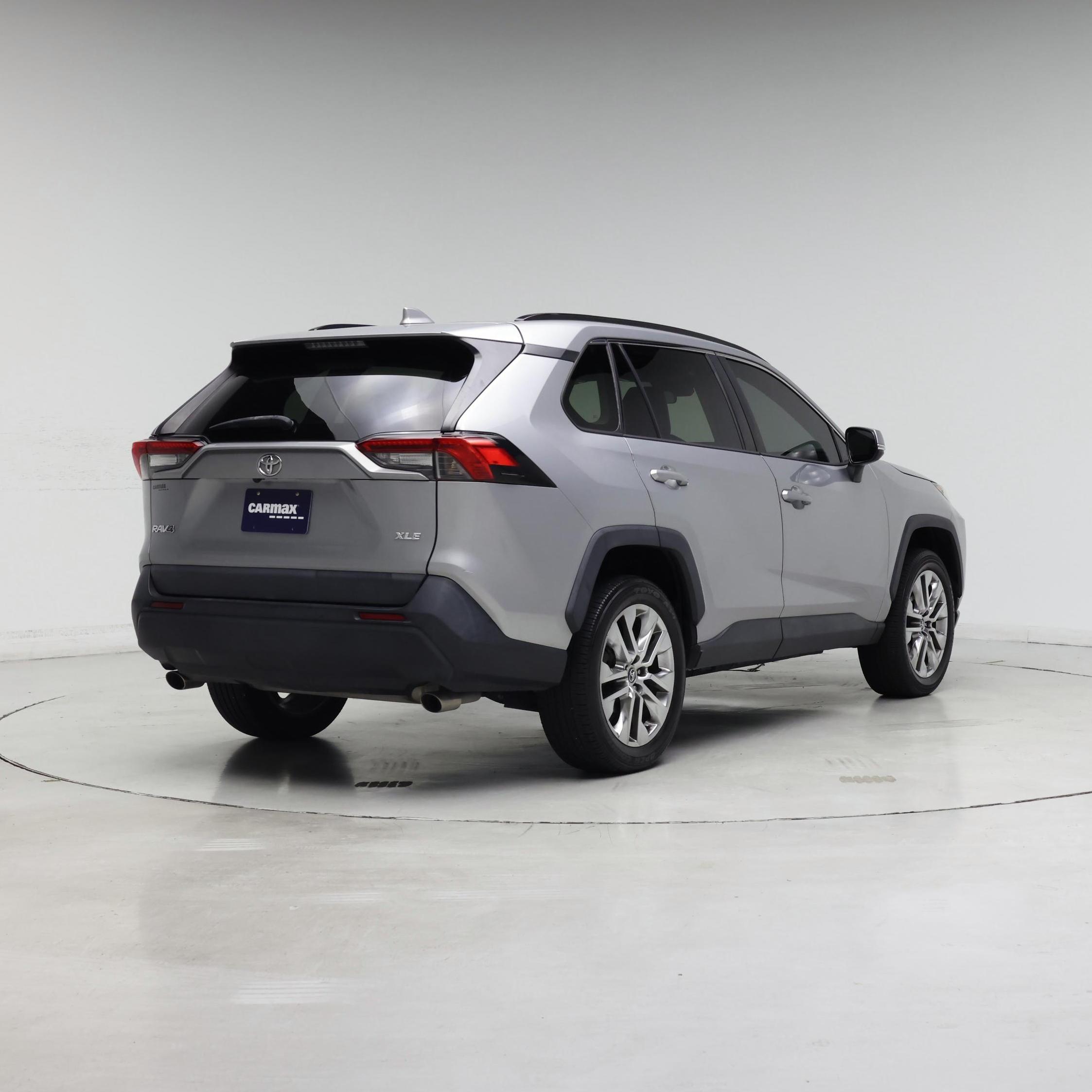Thumbnail: 2021 Toyota RAV4 - 8