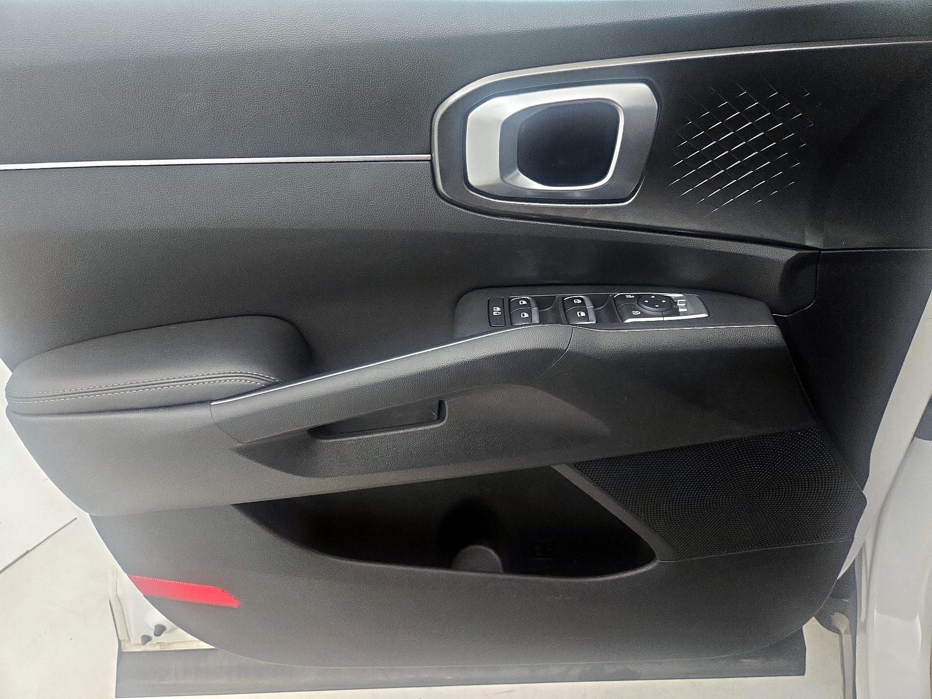 Thumbnail: 2022 Kia Sorento - 12