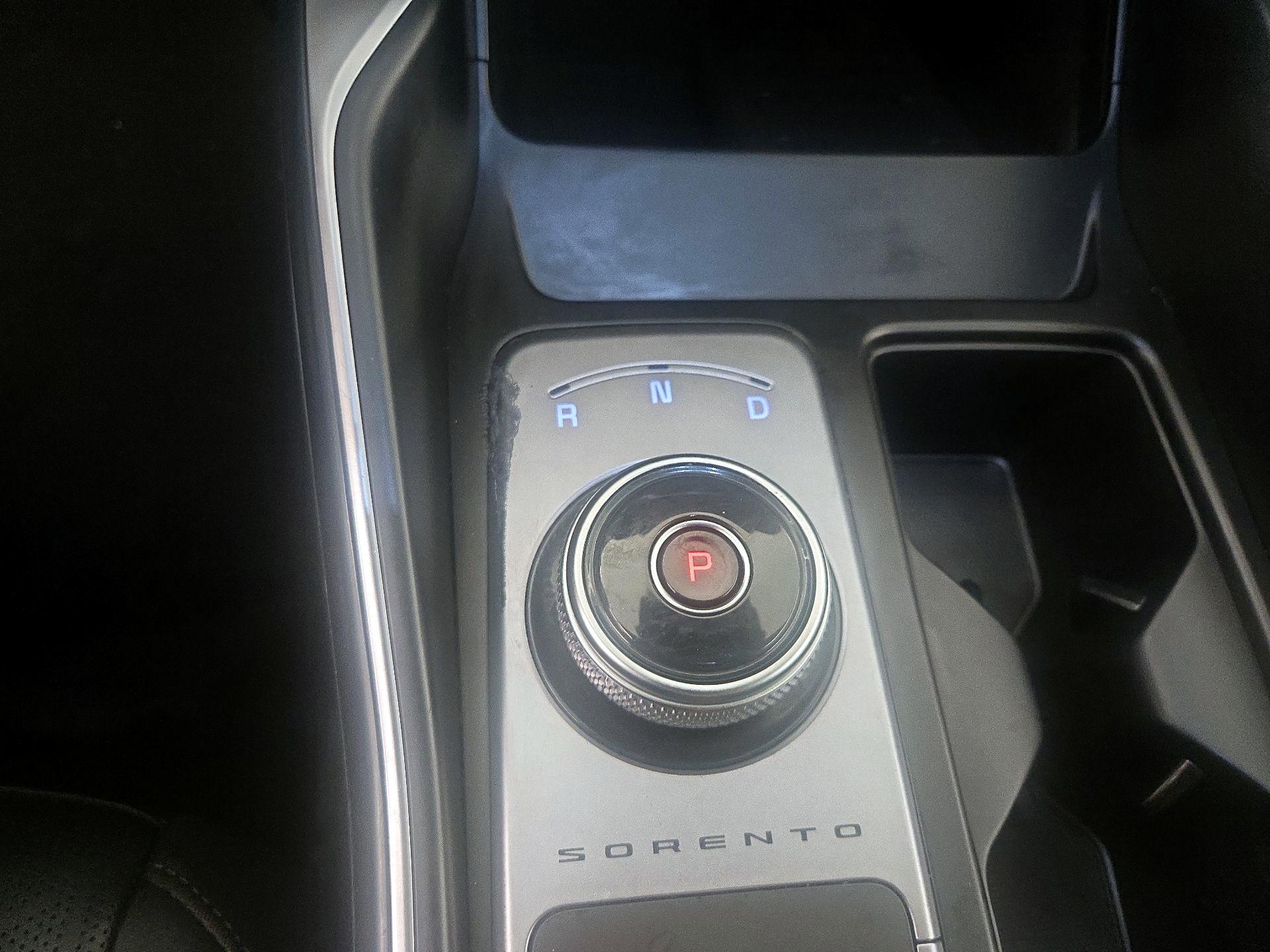 Thumbnail: 2022 Kia Sorento - 18