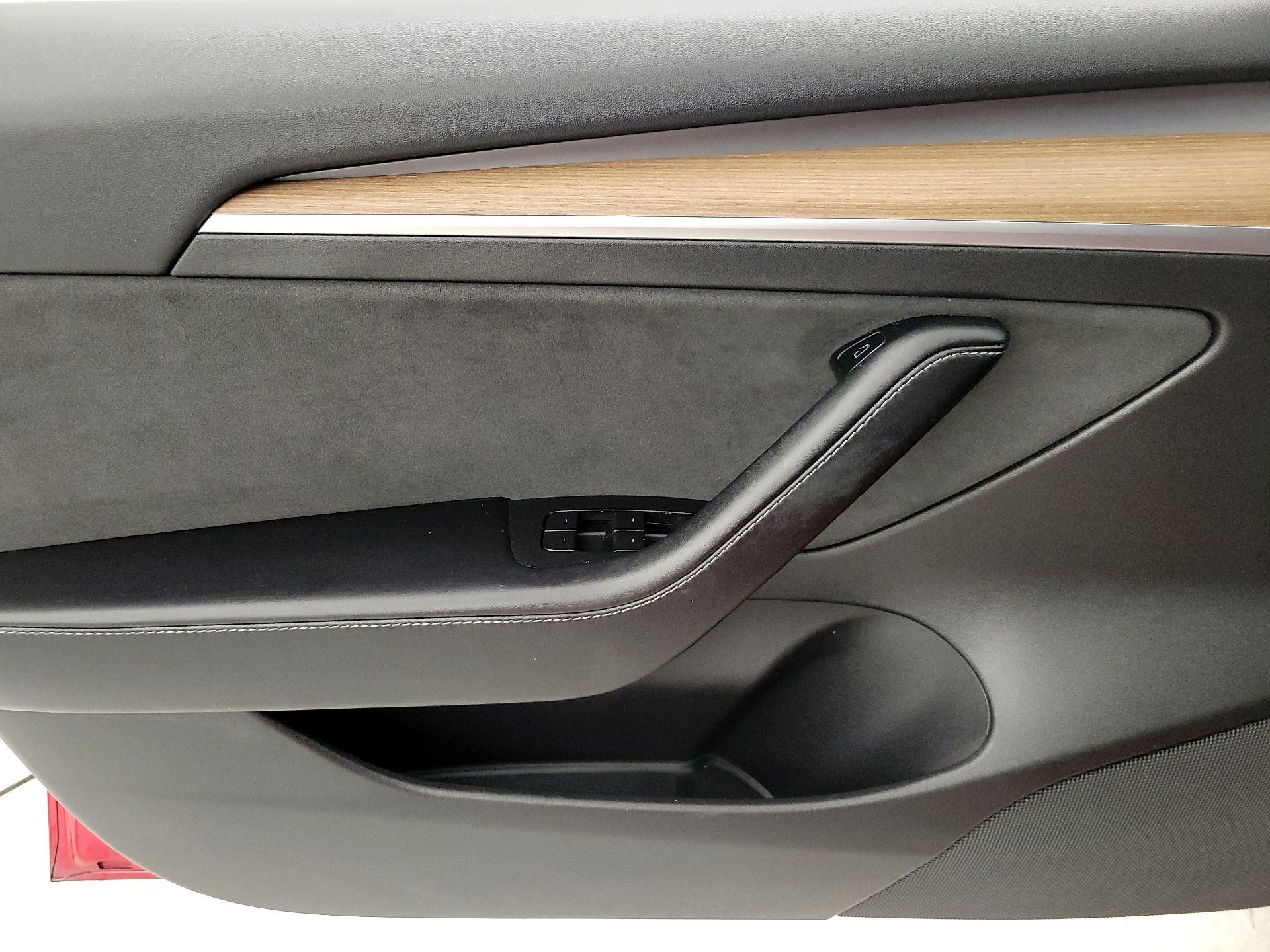 Thumbnail: 2021 Tesla Model 3 - 12