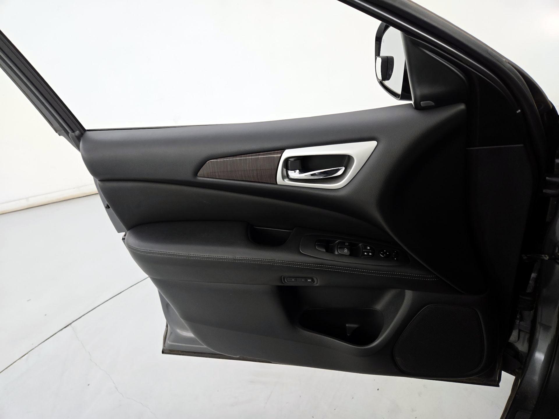 Thumbnail: 2015 Nissan Pathfinder - 12