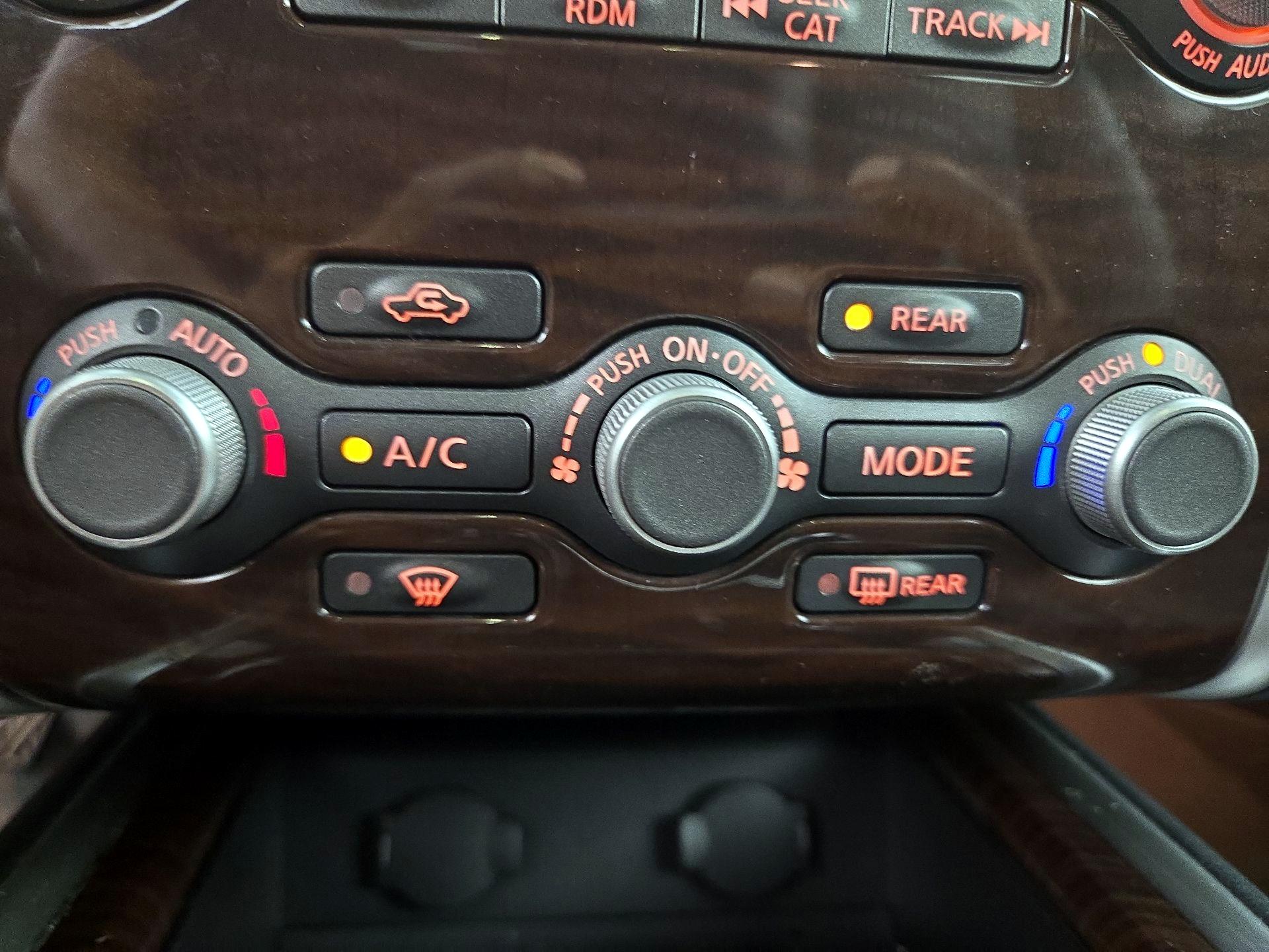 Thumbnail: 2015 Nissan Pathfinder - 17