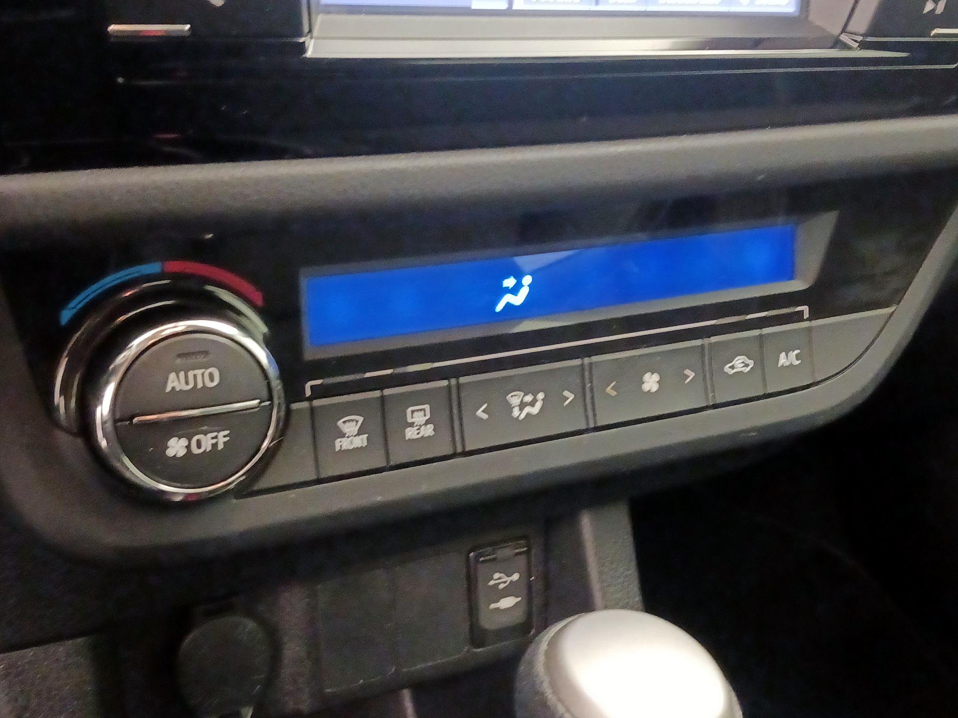 Thumbnail: 2016 Toyota Corolla - 16