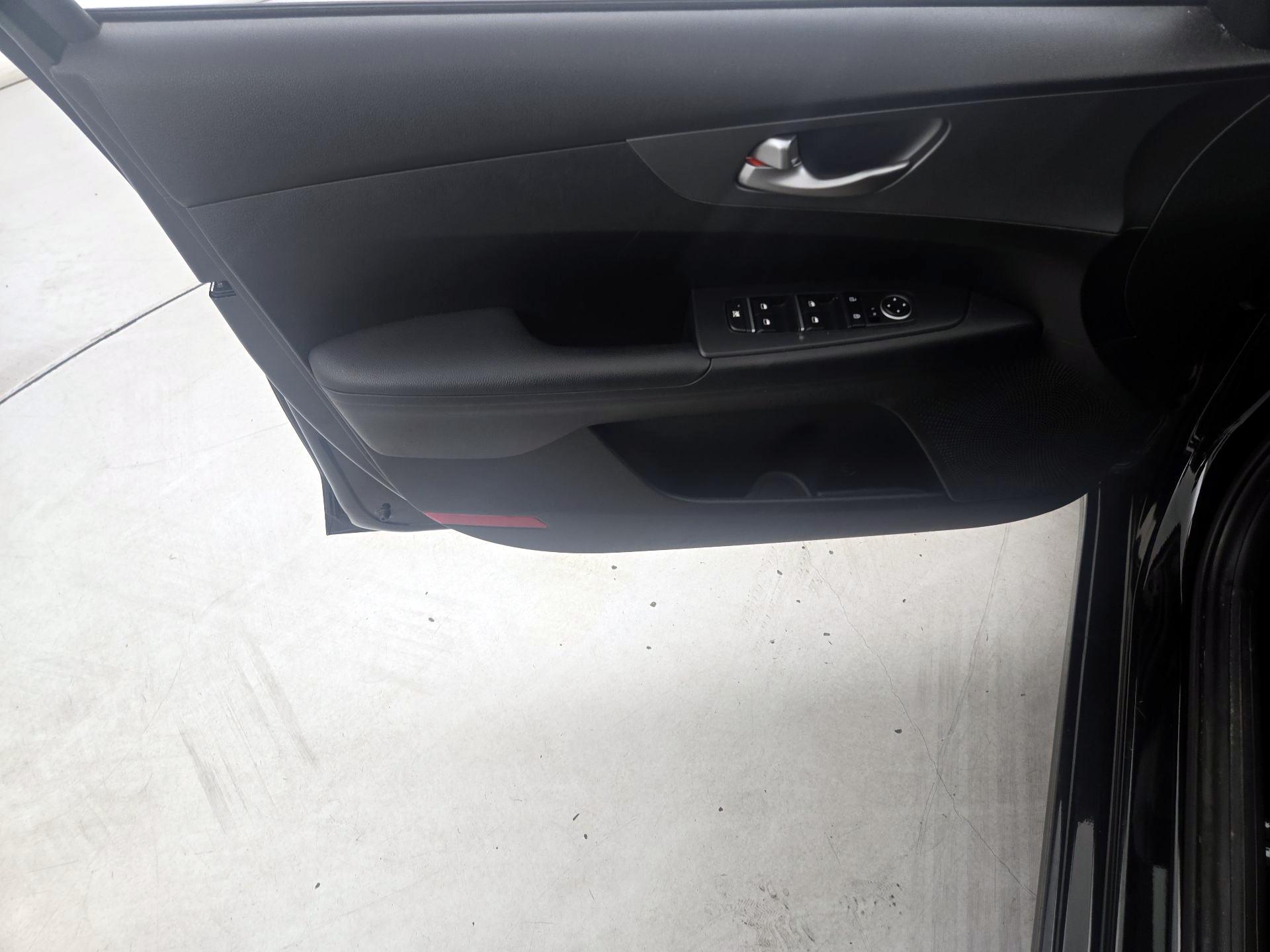 Thumbnail: 2020 Kia Forte - 12