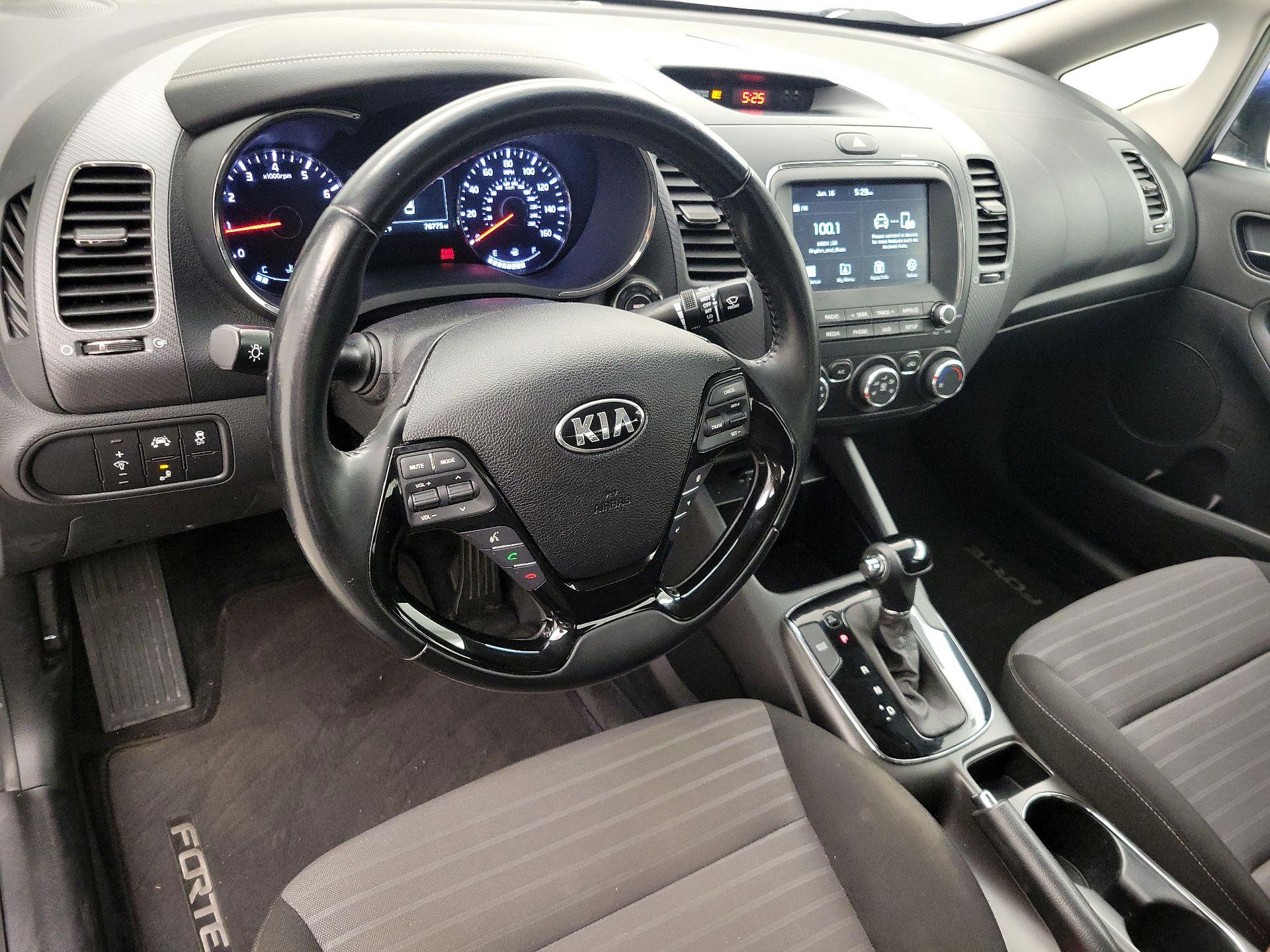 Thumbnail: 2017 Kia Forte - 9