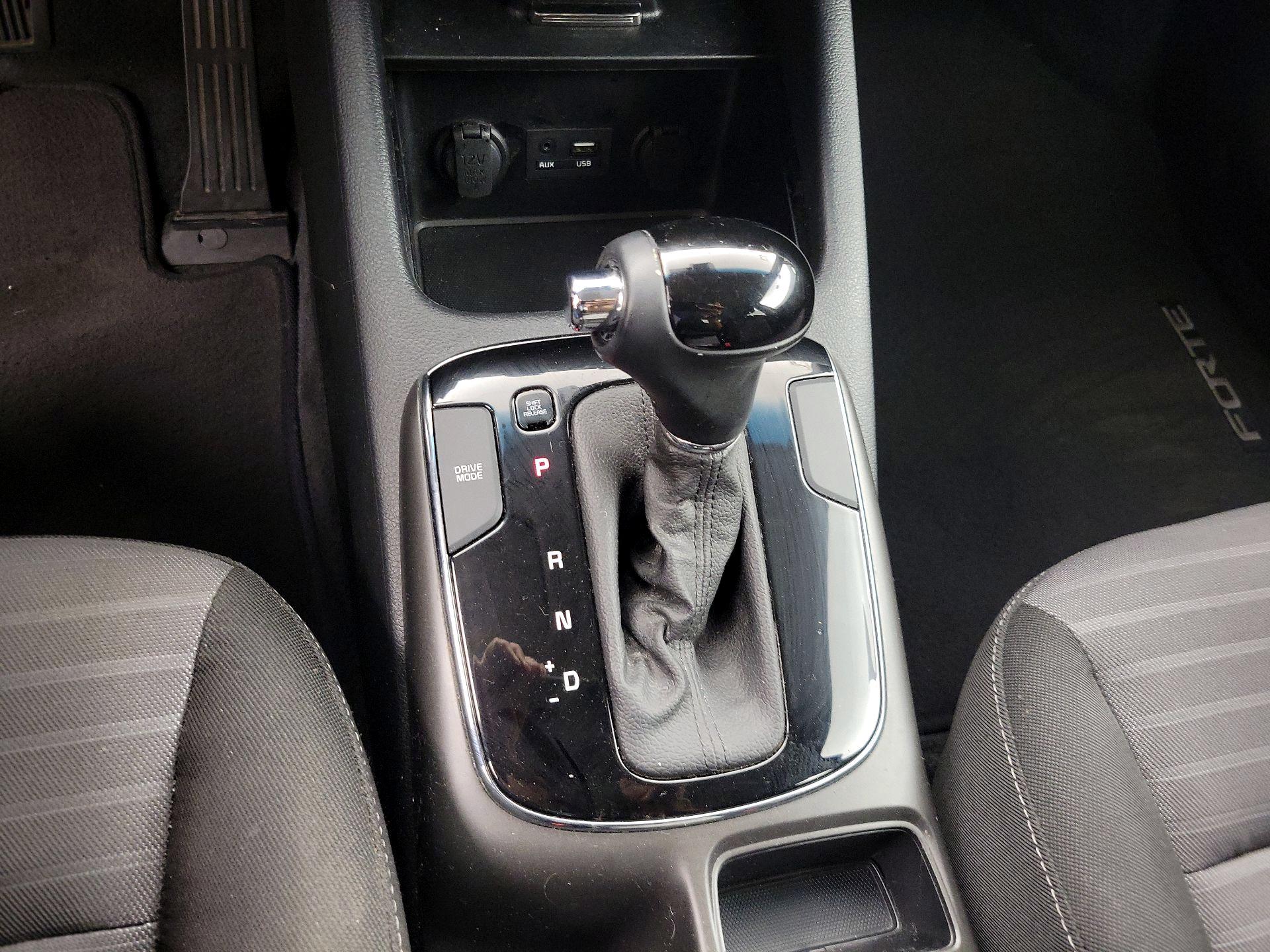 Thumbnail: 2017 Kia Forte - 17