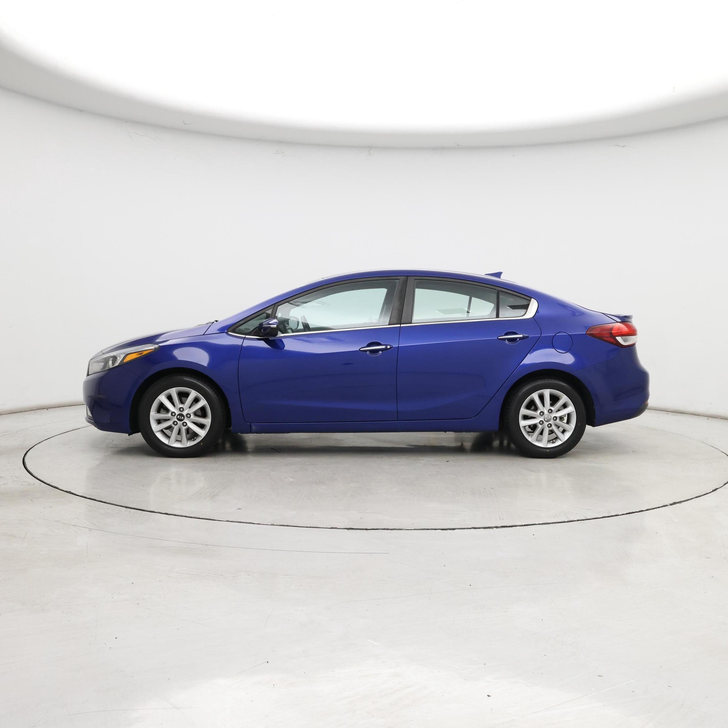 Thumbnail: 2017 Kia Forte - 3