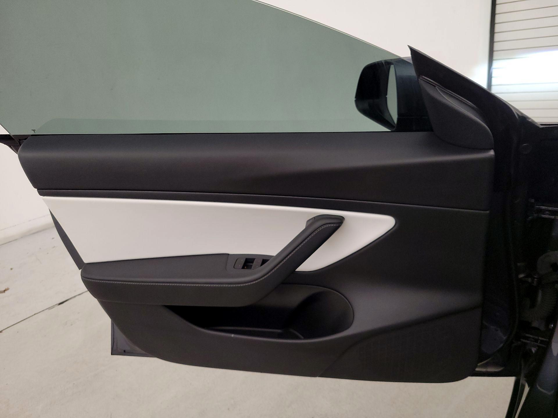 Thumbnail: 2021 Tesla Model 3 - 12