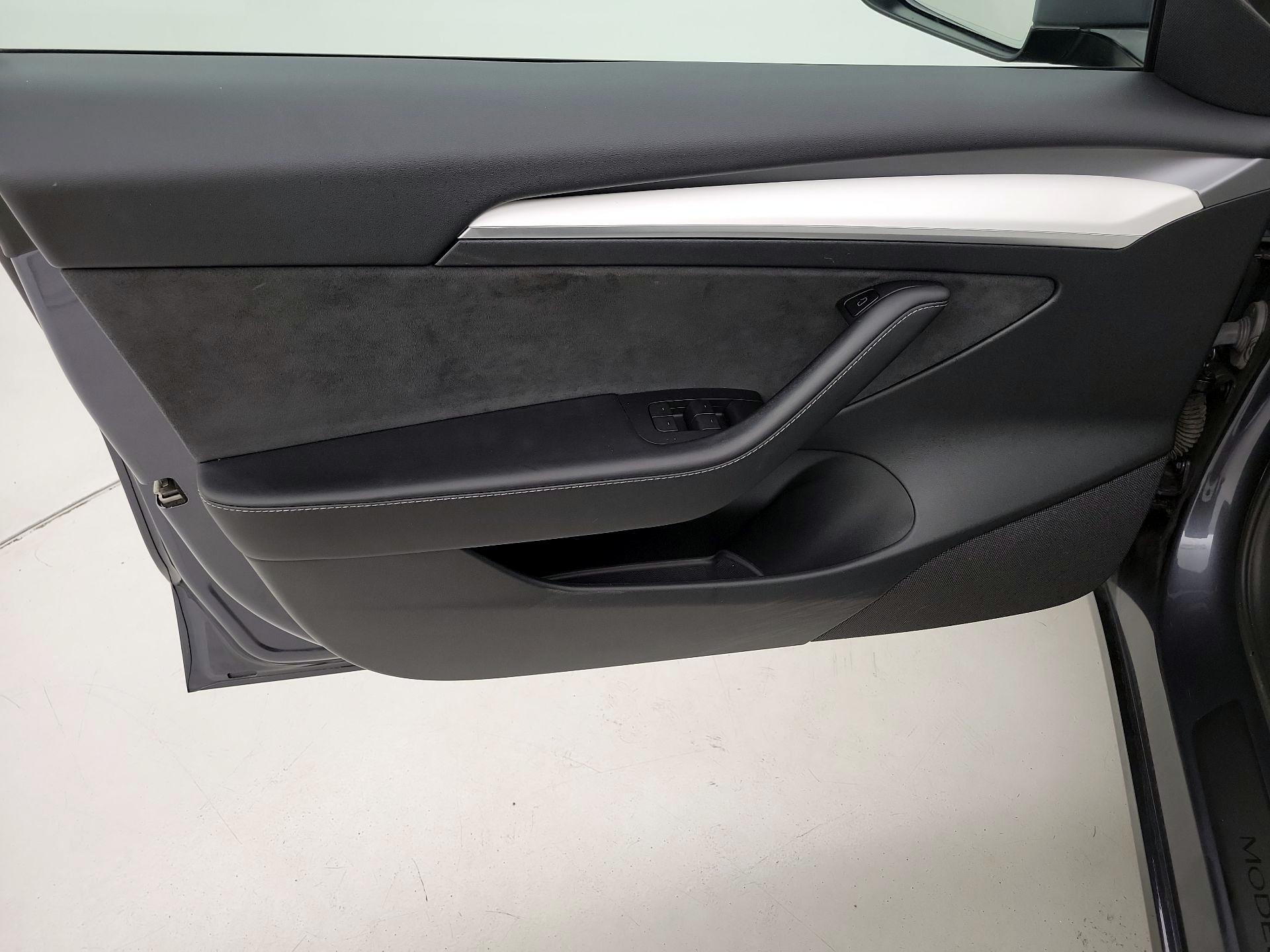 Thumbnail: 2023 Tesla Model 3 - 12
