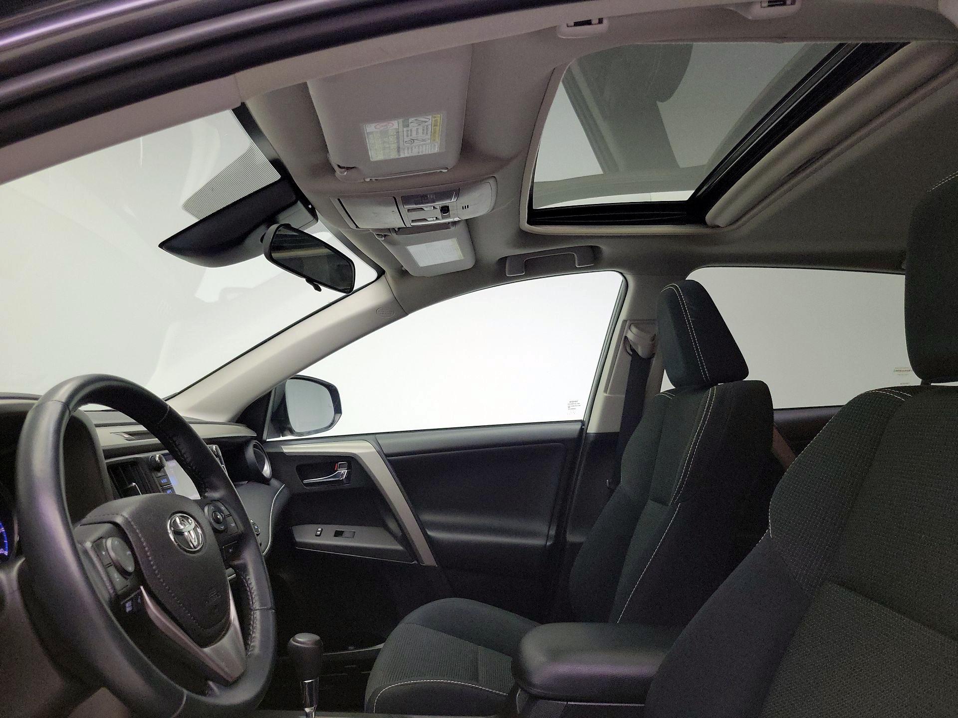 Thumbnail: 2016 Toyota RAV4 - 20