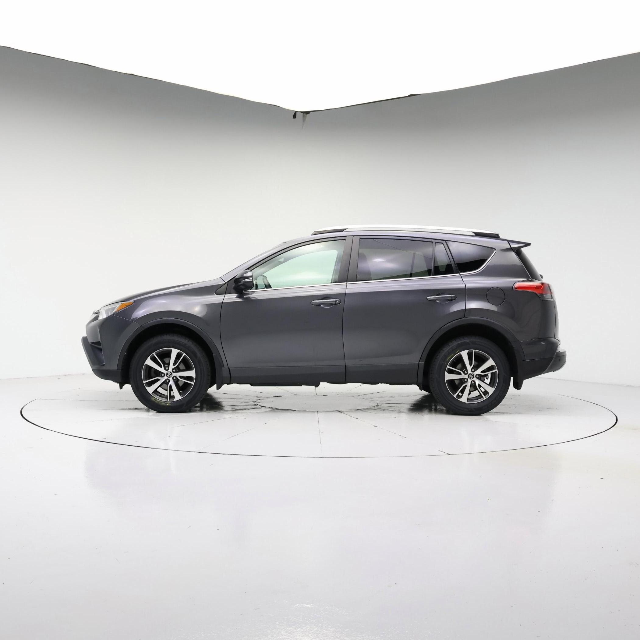 Thumbnail: 2016 Toyota RAV4 - 3