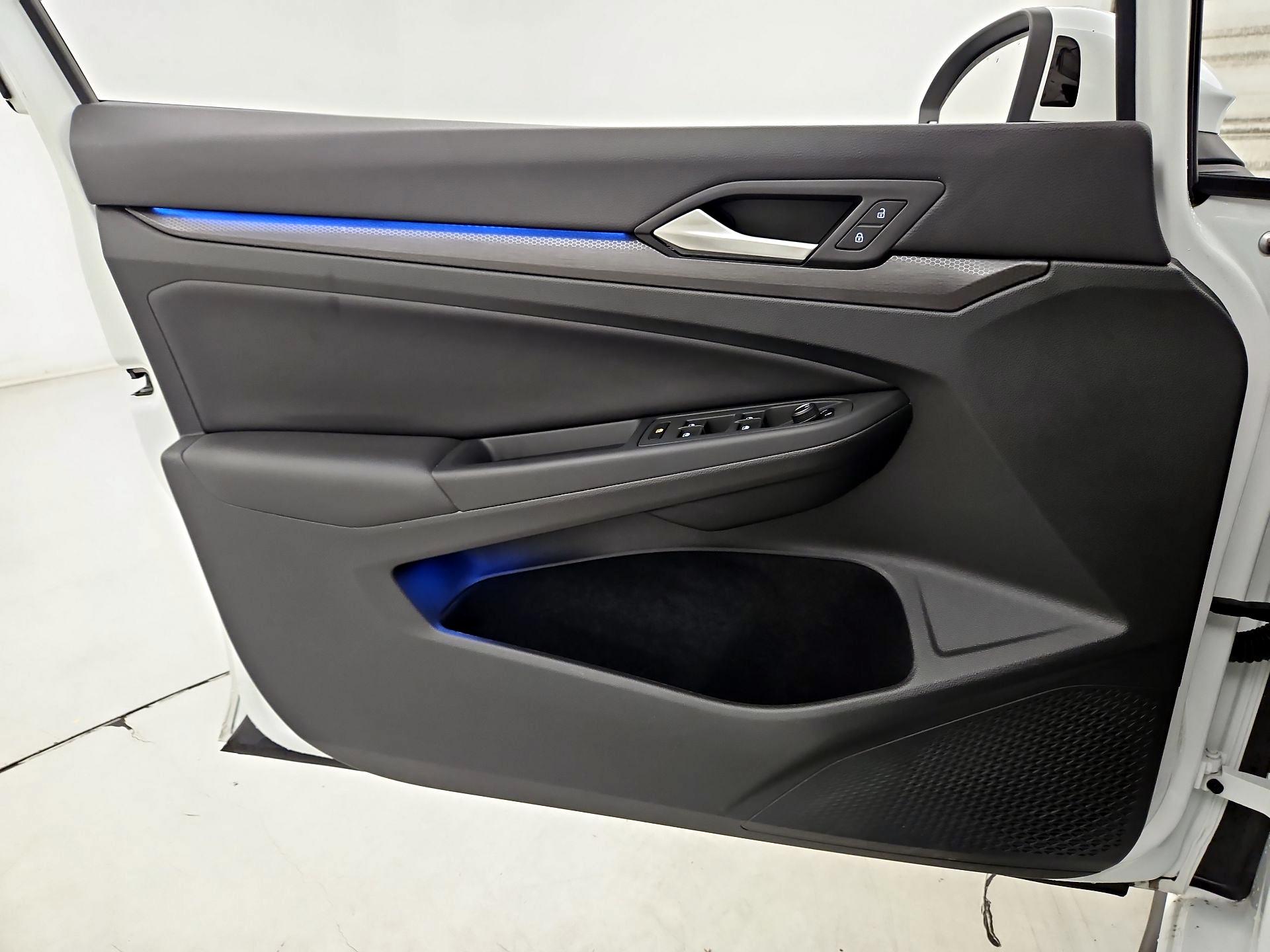 Thumbnail: 2023 Volkswagen Golf - 12