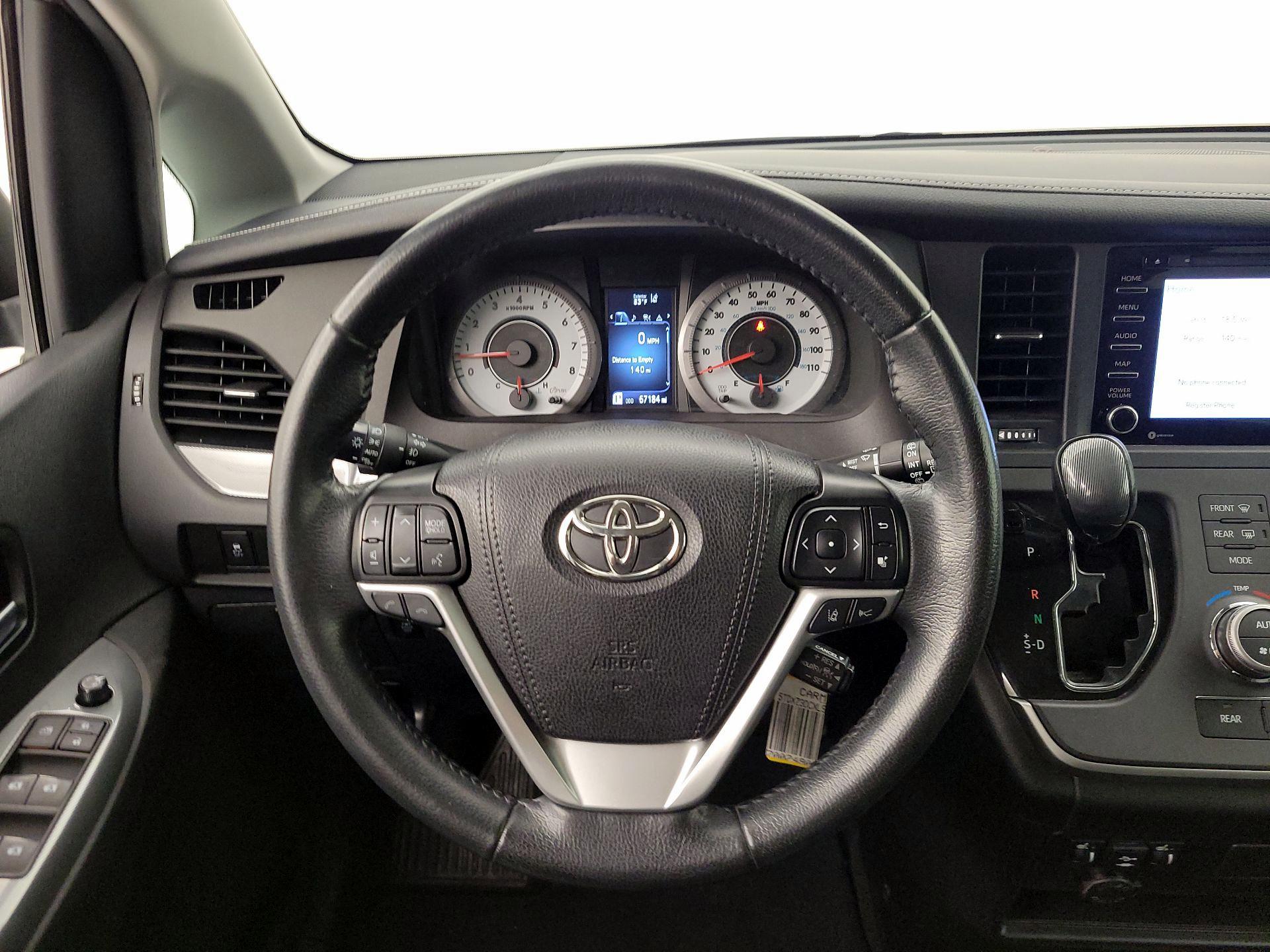 Thumbnail: 2020 Toyota Sienna - 10