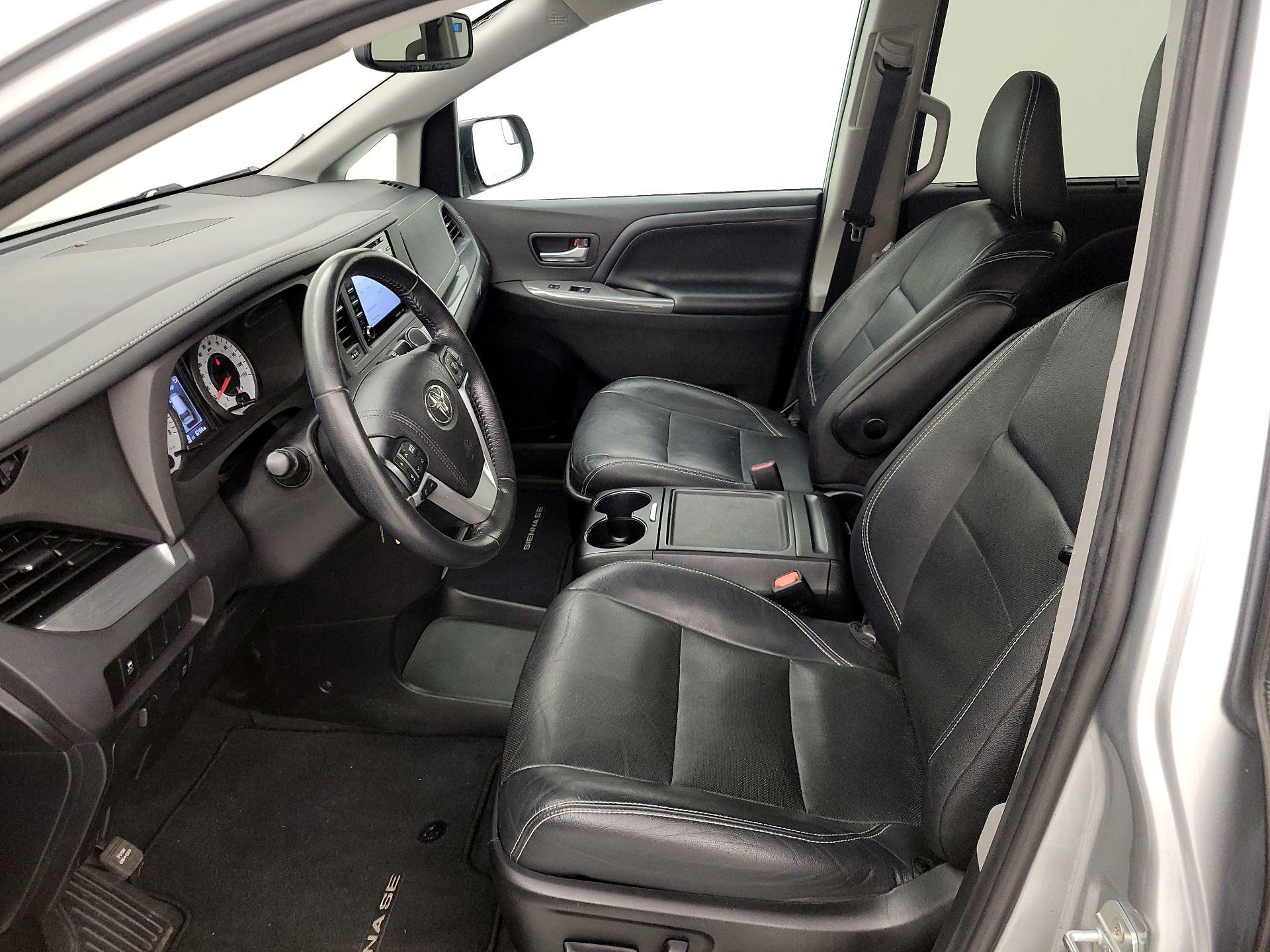 Thumbnail: 2020 Toyota Sienna - 11
