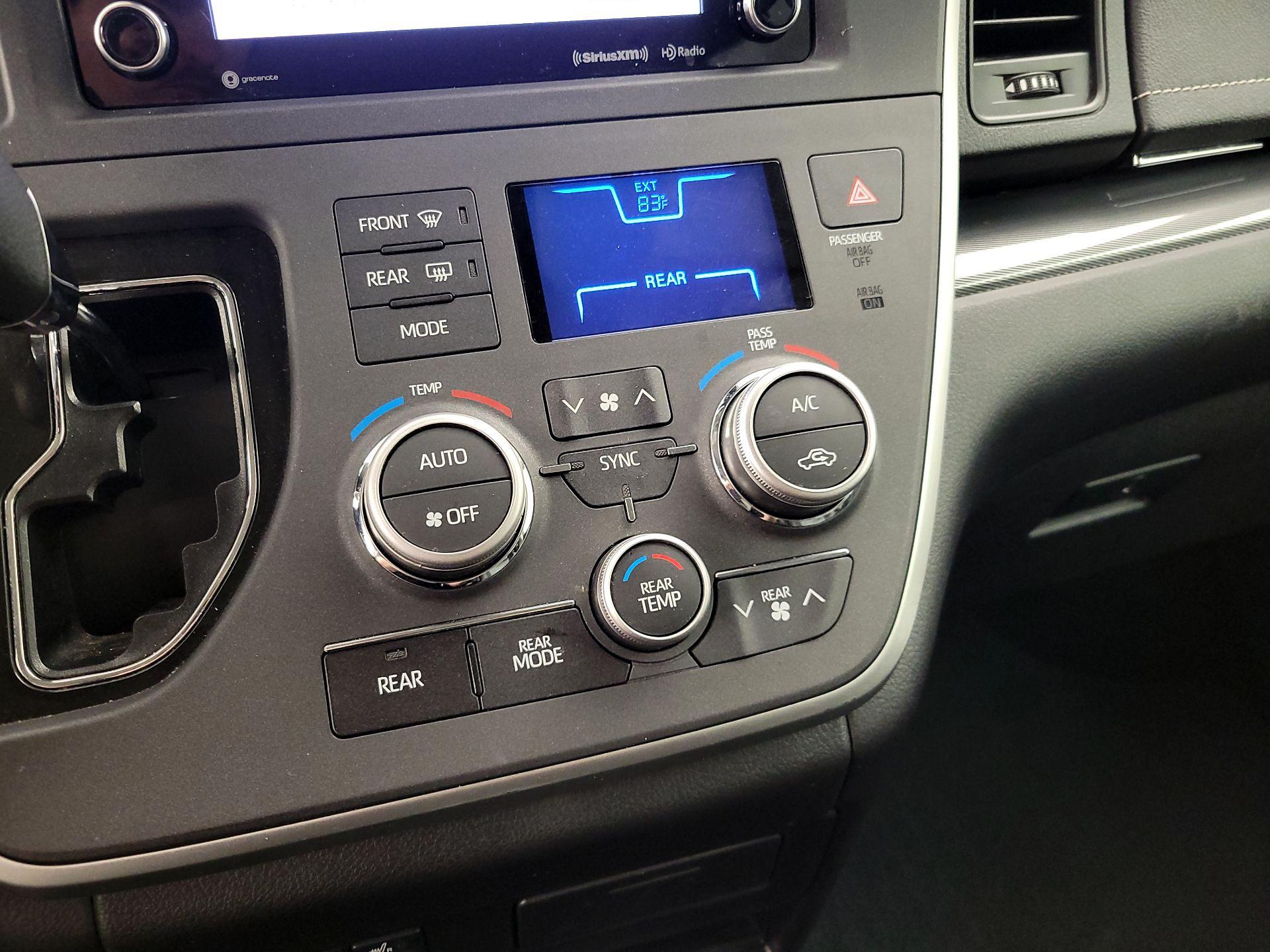 Thumbnail: 2020 Toyota Sienna - 16