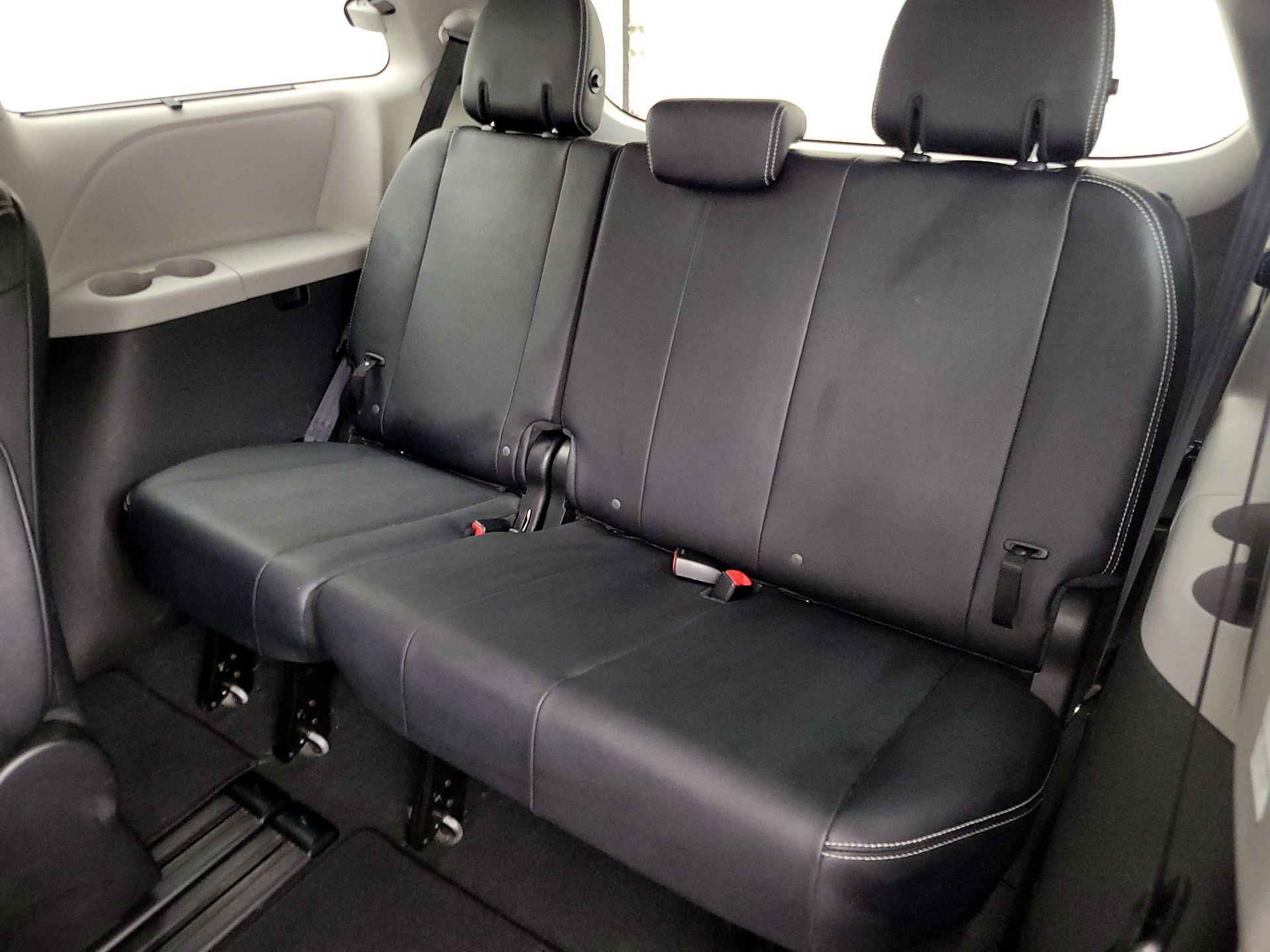 Thumbnail: 2020 Toyota Sienna - 20