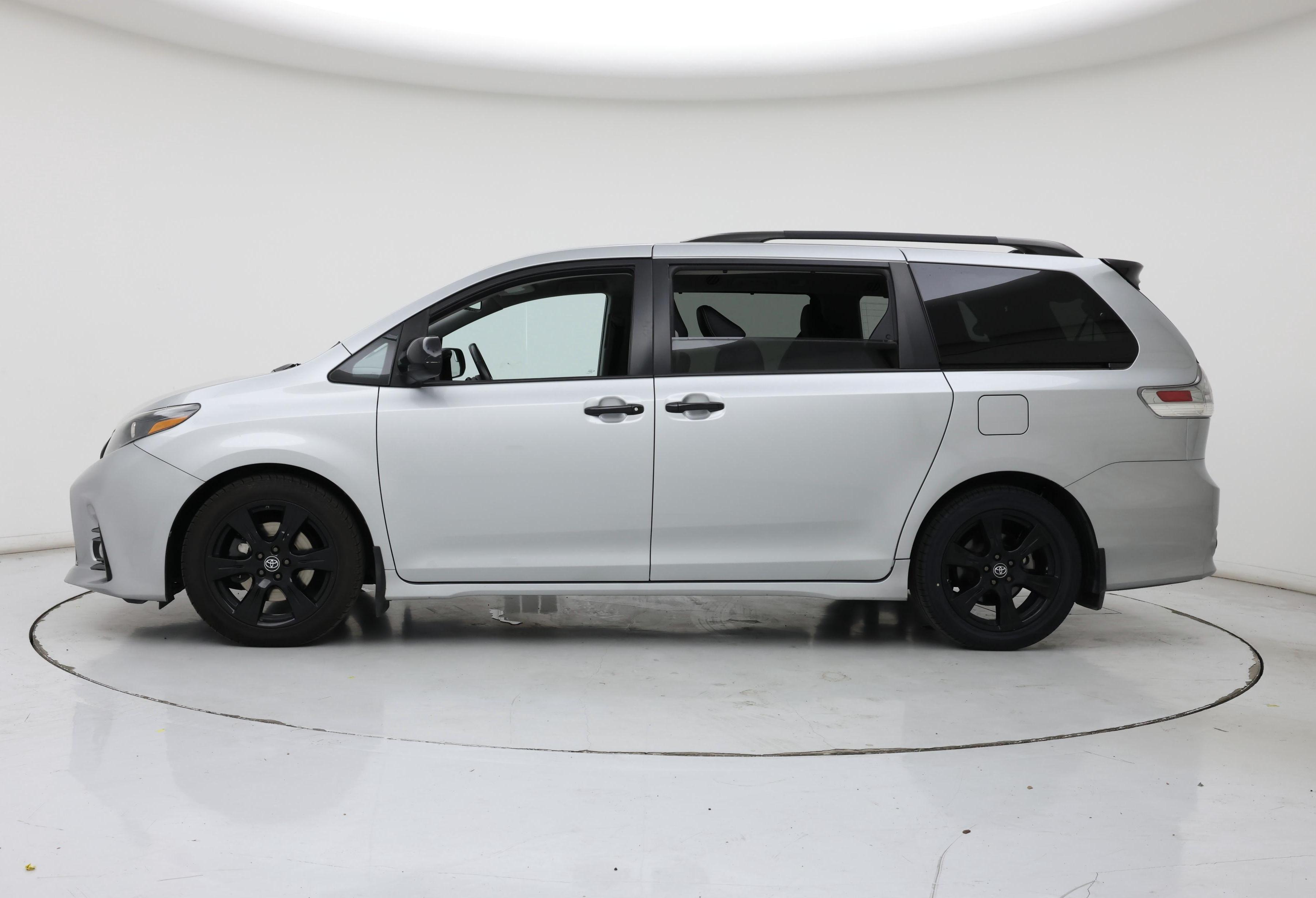 Thumbnail: 2020 Toyota Sienna - 3