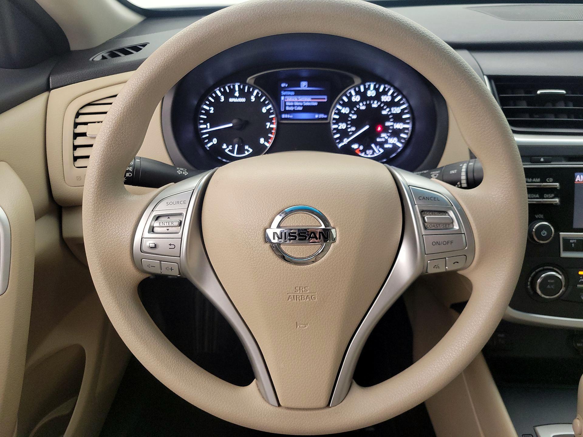 Thumbnail: 2017 Nissan Altima - 10